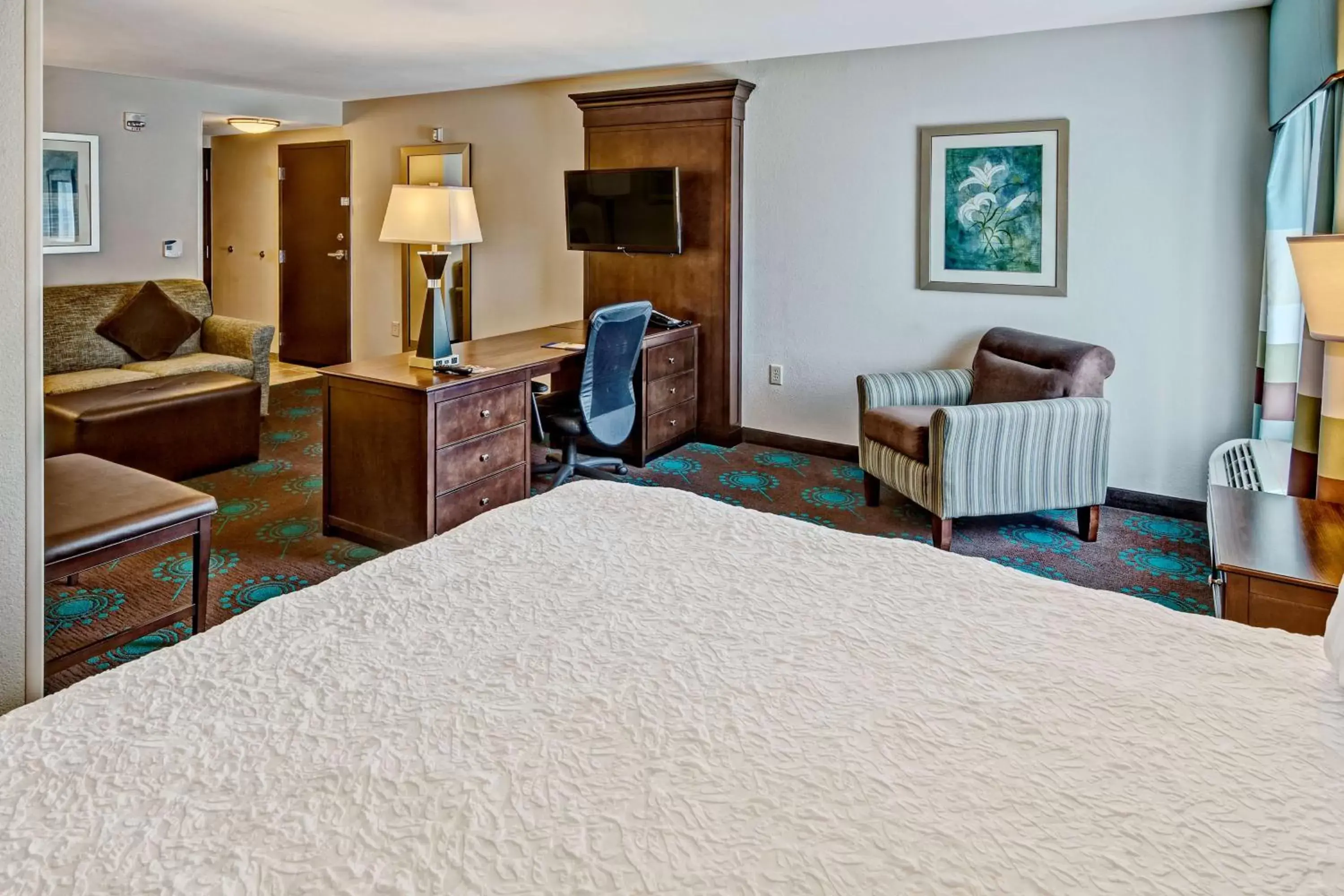 Bedroom, Seating Area in Hampton Inn & Suites Destin