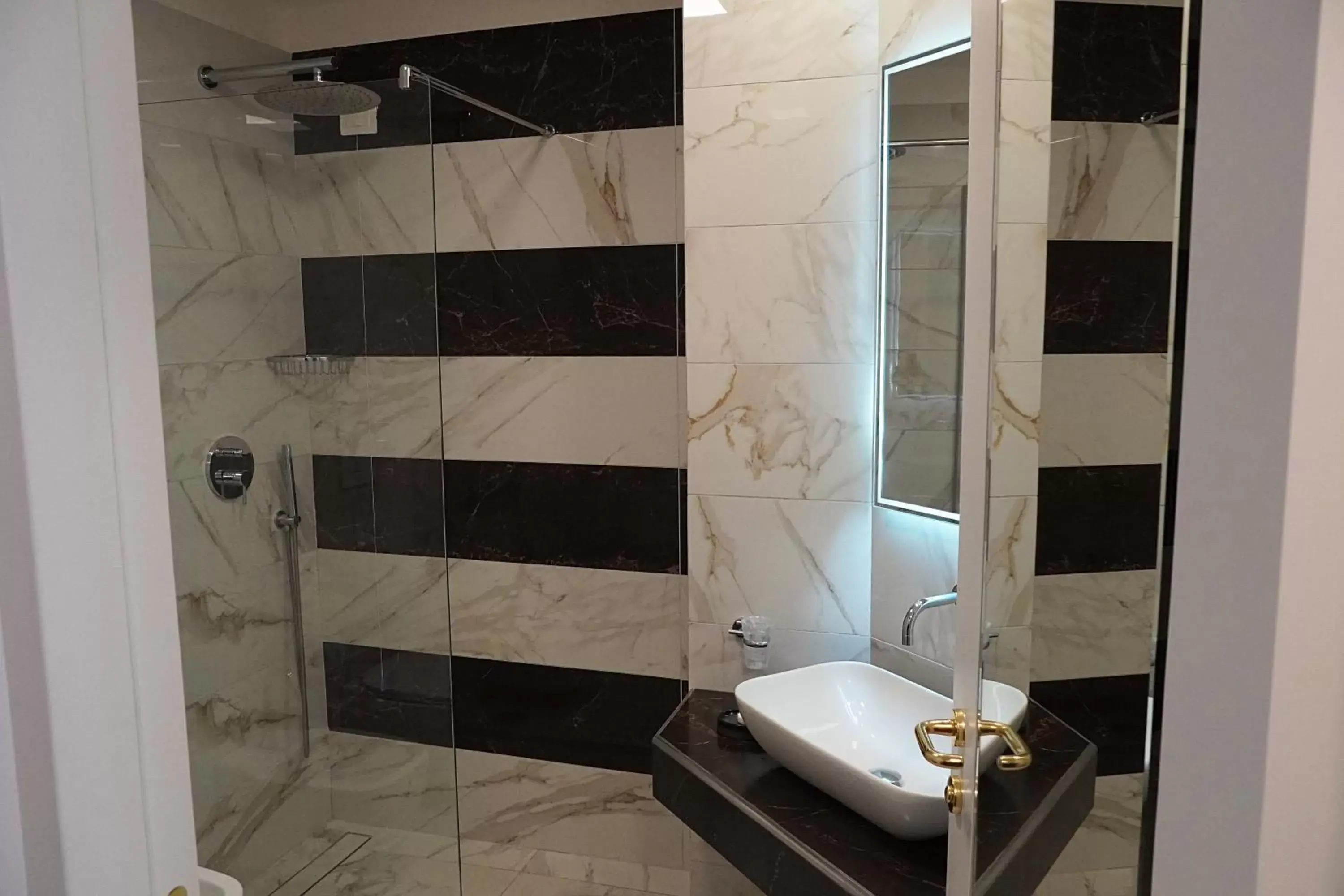 Bathroom in Hotel Art Resort Galleria Umberto