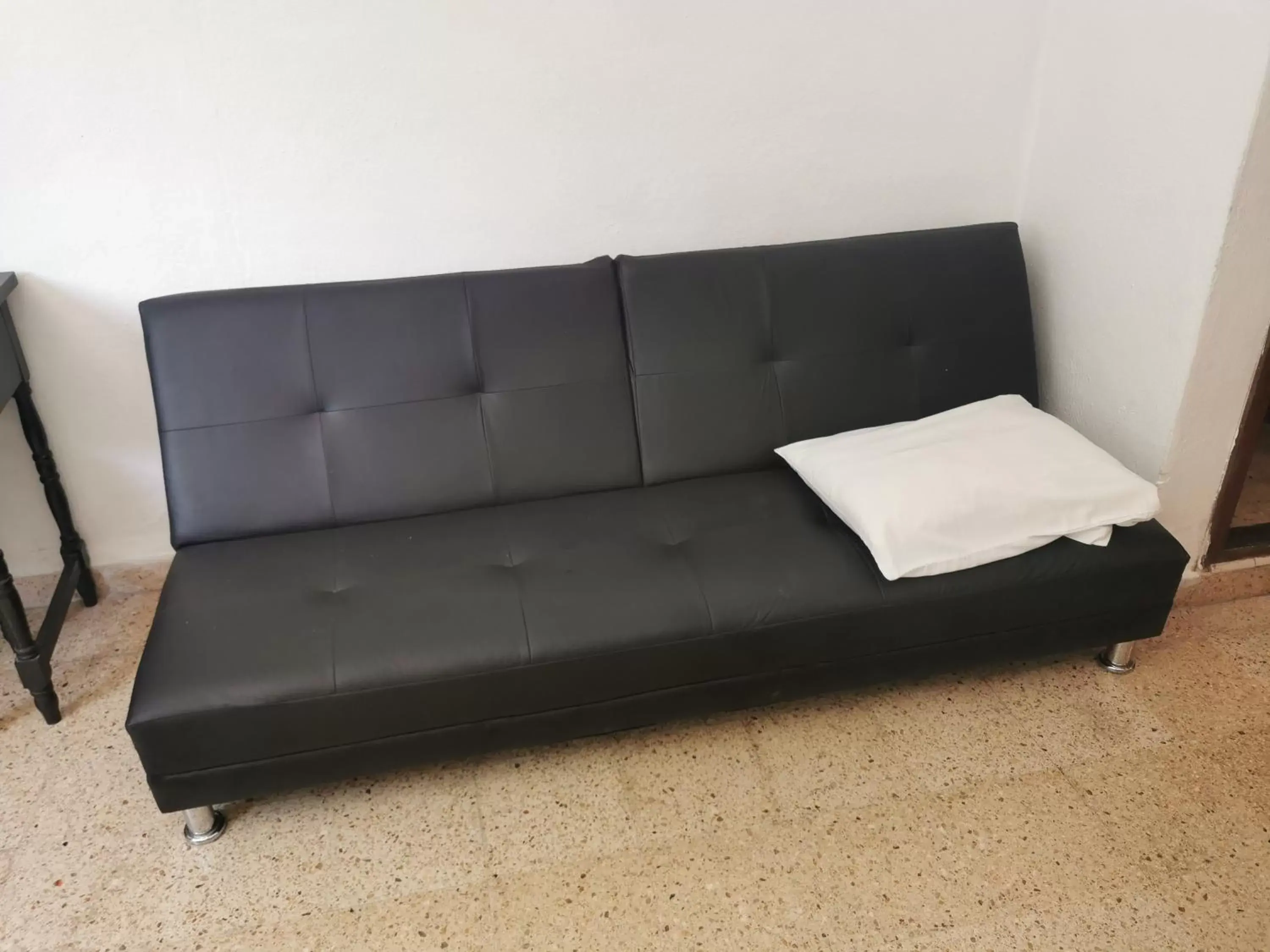 Bed, Seating Area in Hotel Las Dalias Inn