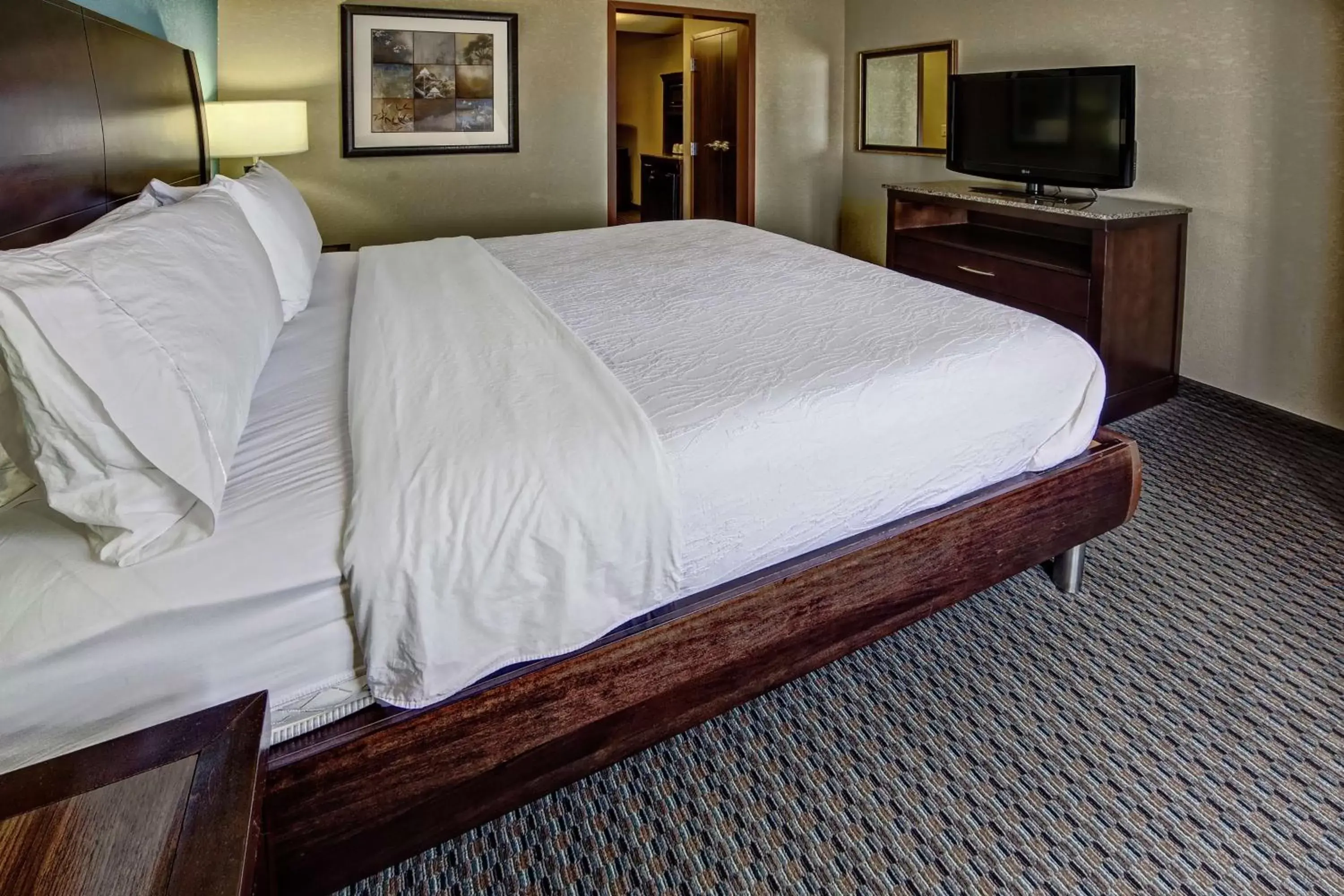Bedroom, Bed in Hilton Garden Inn Midtown Tulsa