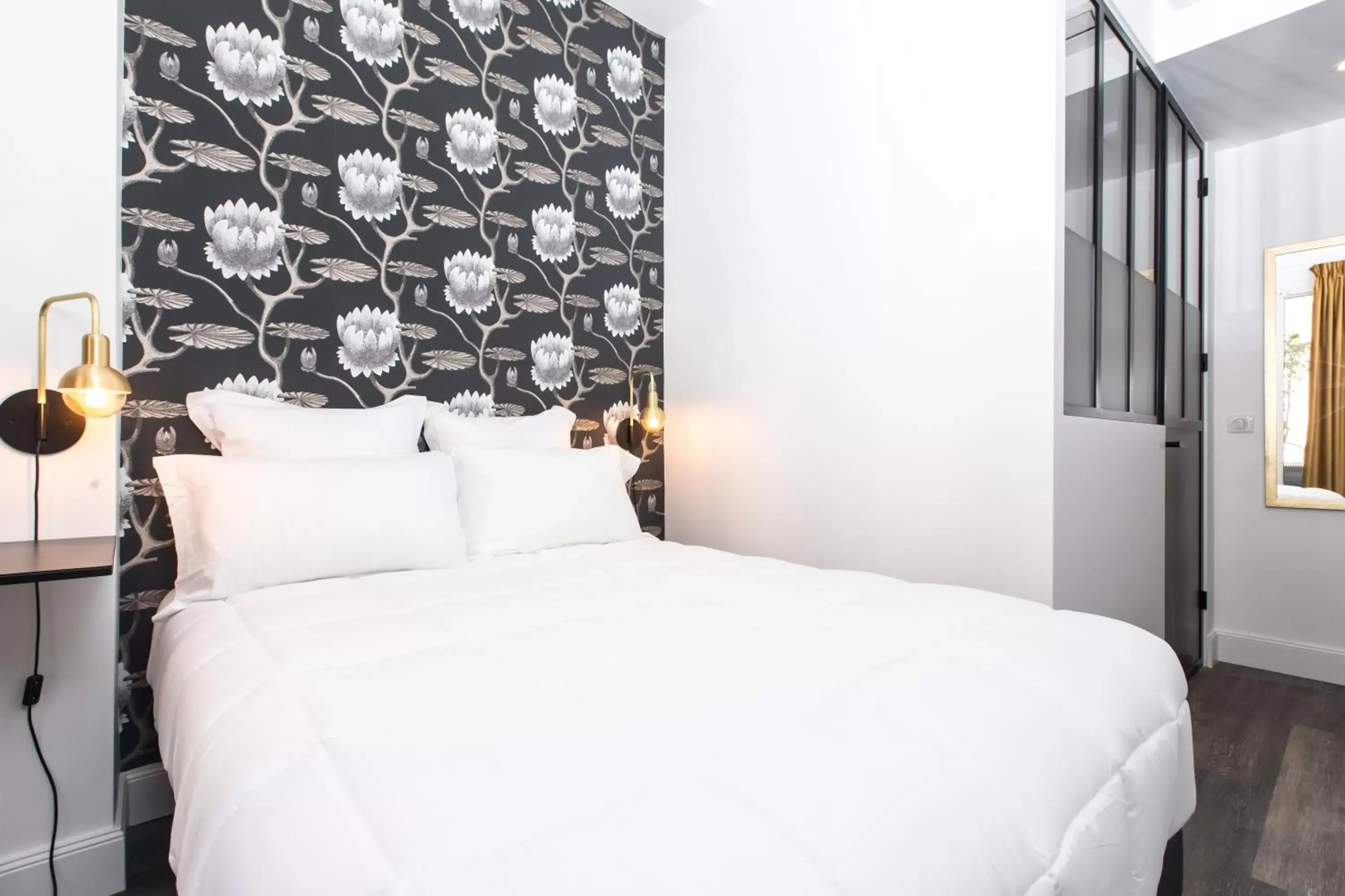 Small Double Room with street view in Arome Hôtel Small Double Room with street view in Arome Hôtel