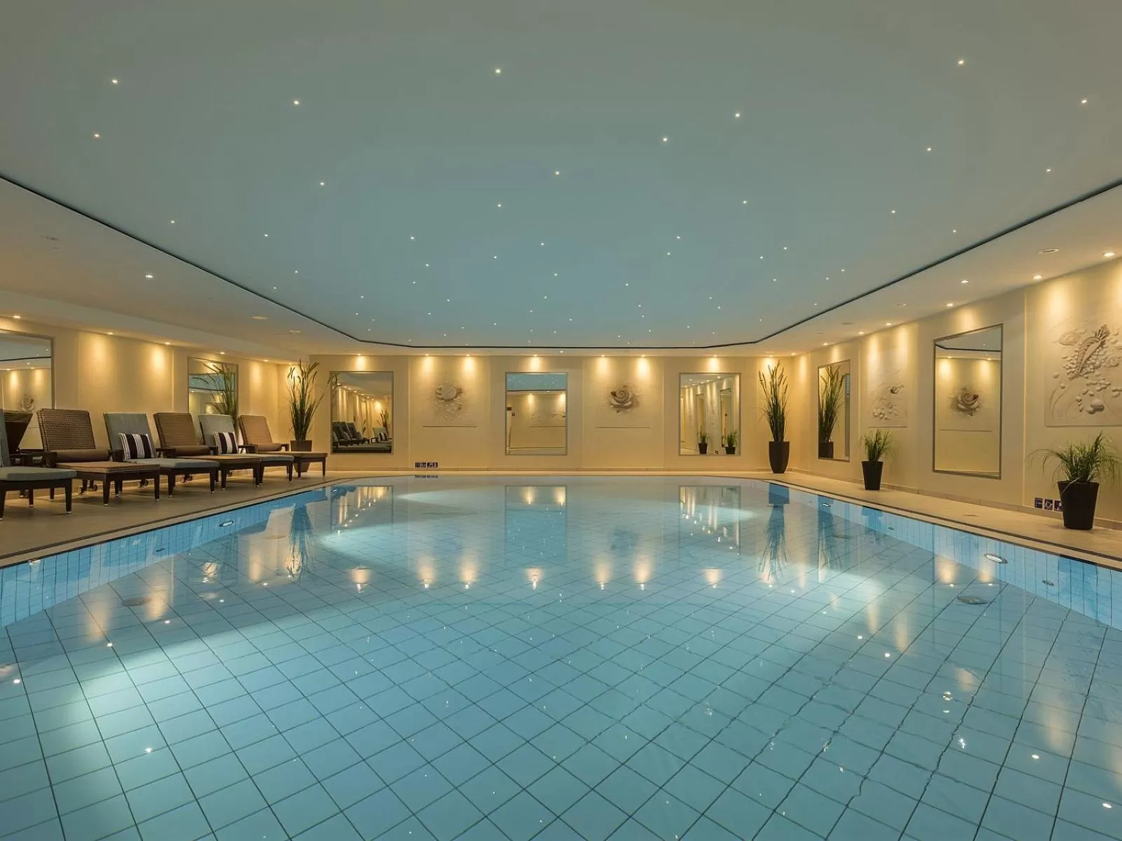 Swimming pool in Maritim Hotel Königswinter