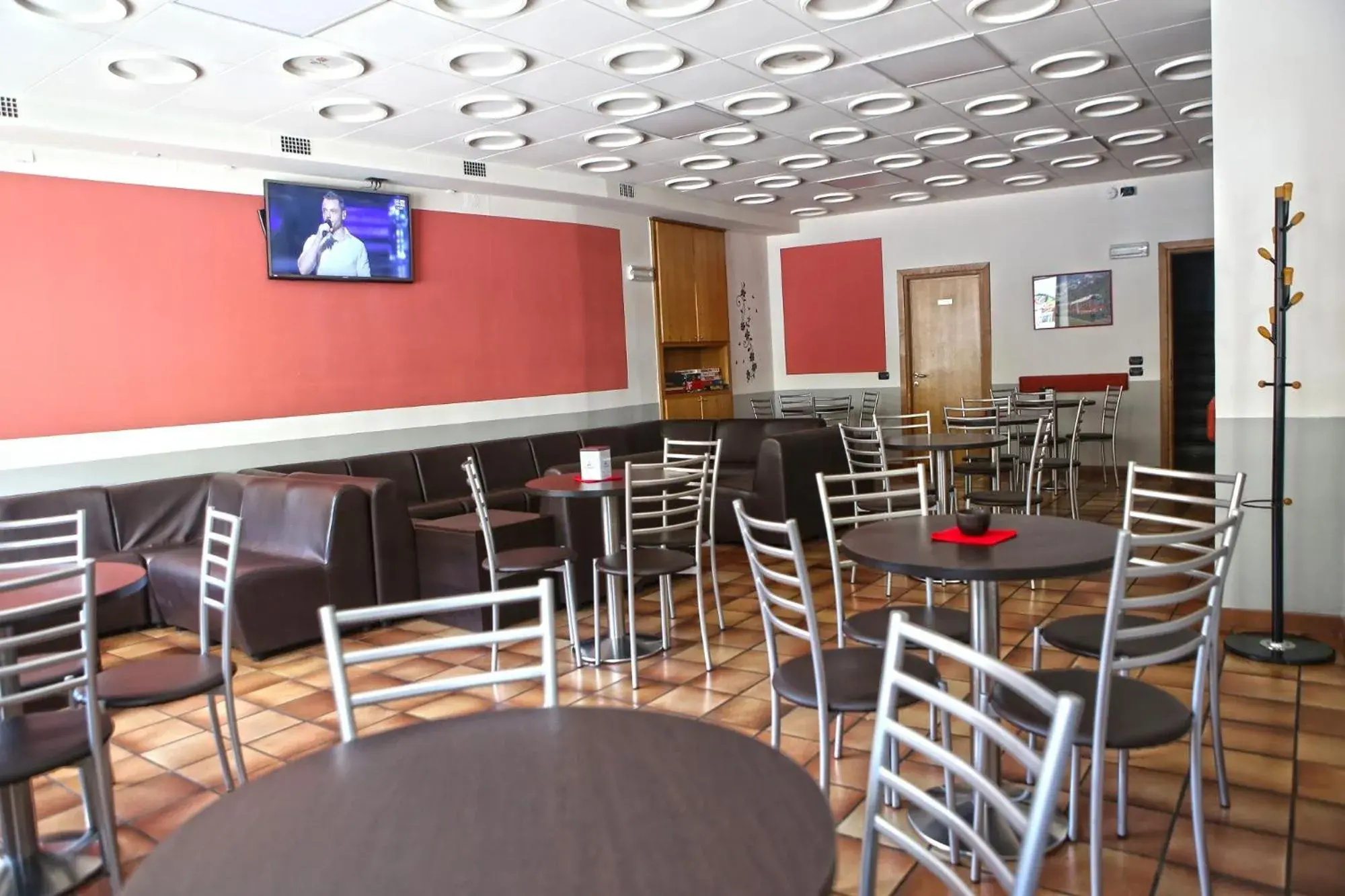 Communal lounge/ TV room, Restaurant/Places to Eat in Albergo Gusmeroli