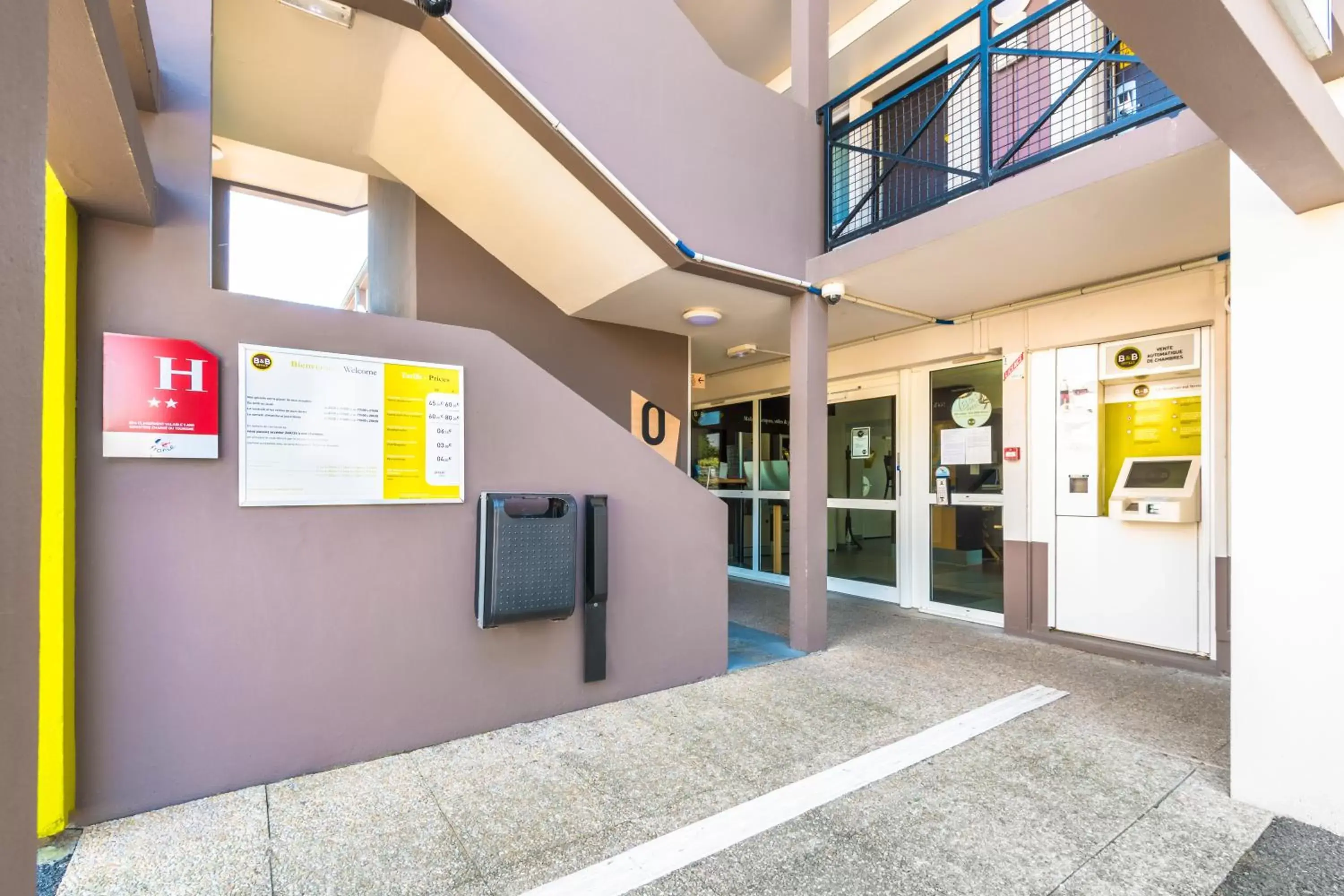 Facade/entrance, Lobby/Reception in B&B HOTEL Saint-Nazaire Trignac