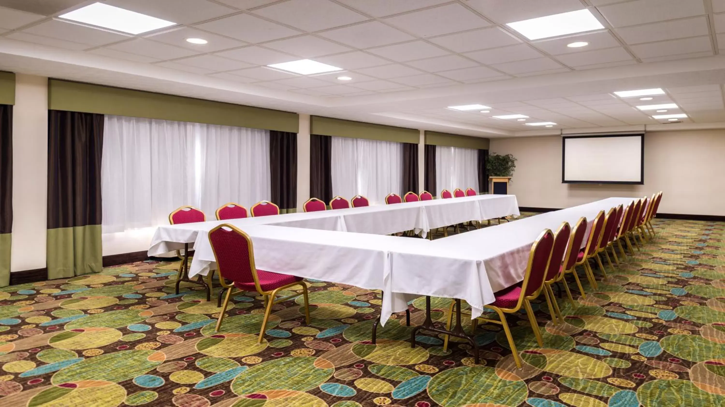 Meeting/conference room in Holiday Inn Hotel & Suites Warren, an IHG Hotel