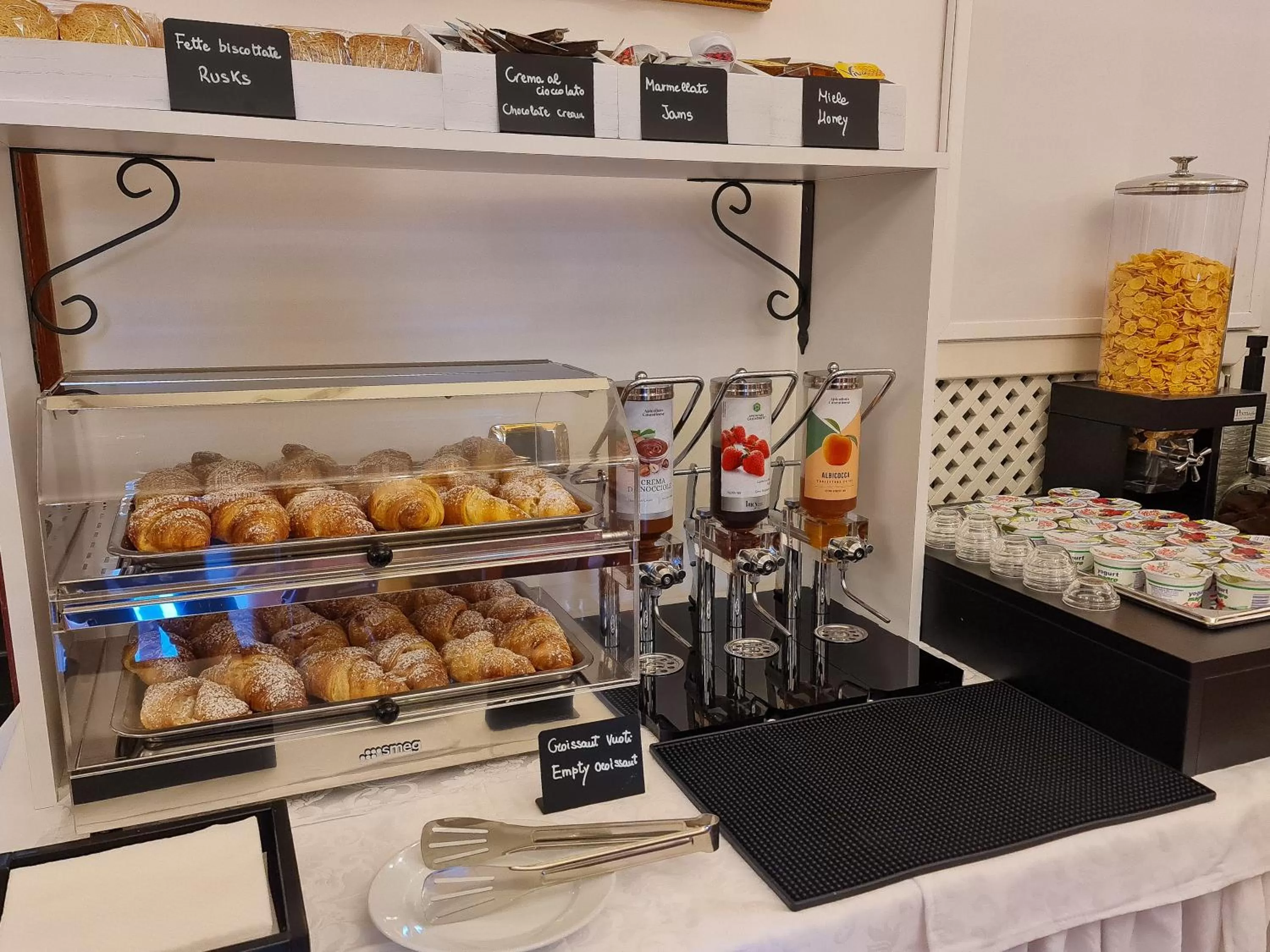 Breakfast in Euro Hotel Iglesias