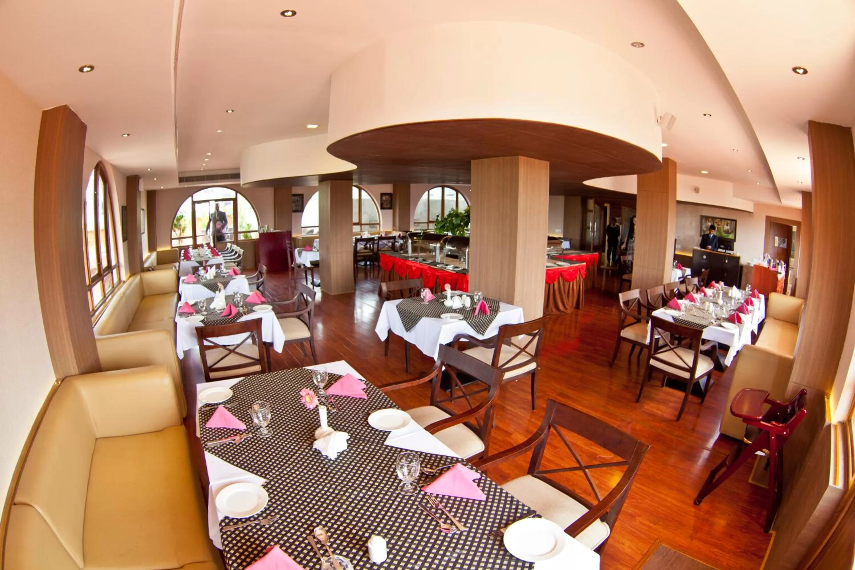 Restaurant/places to eat in Paramount Tower