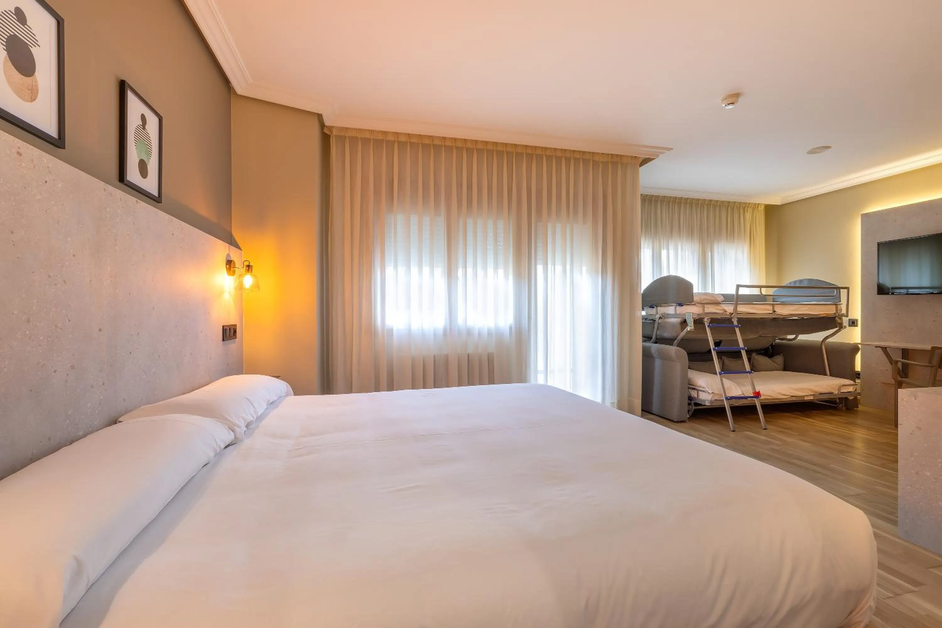 Property building, Bed in Hotel Santamaria