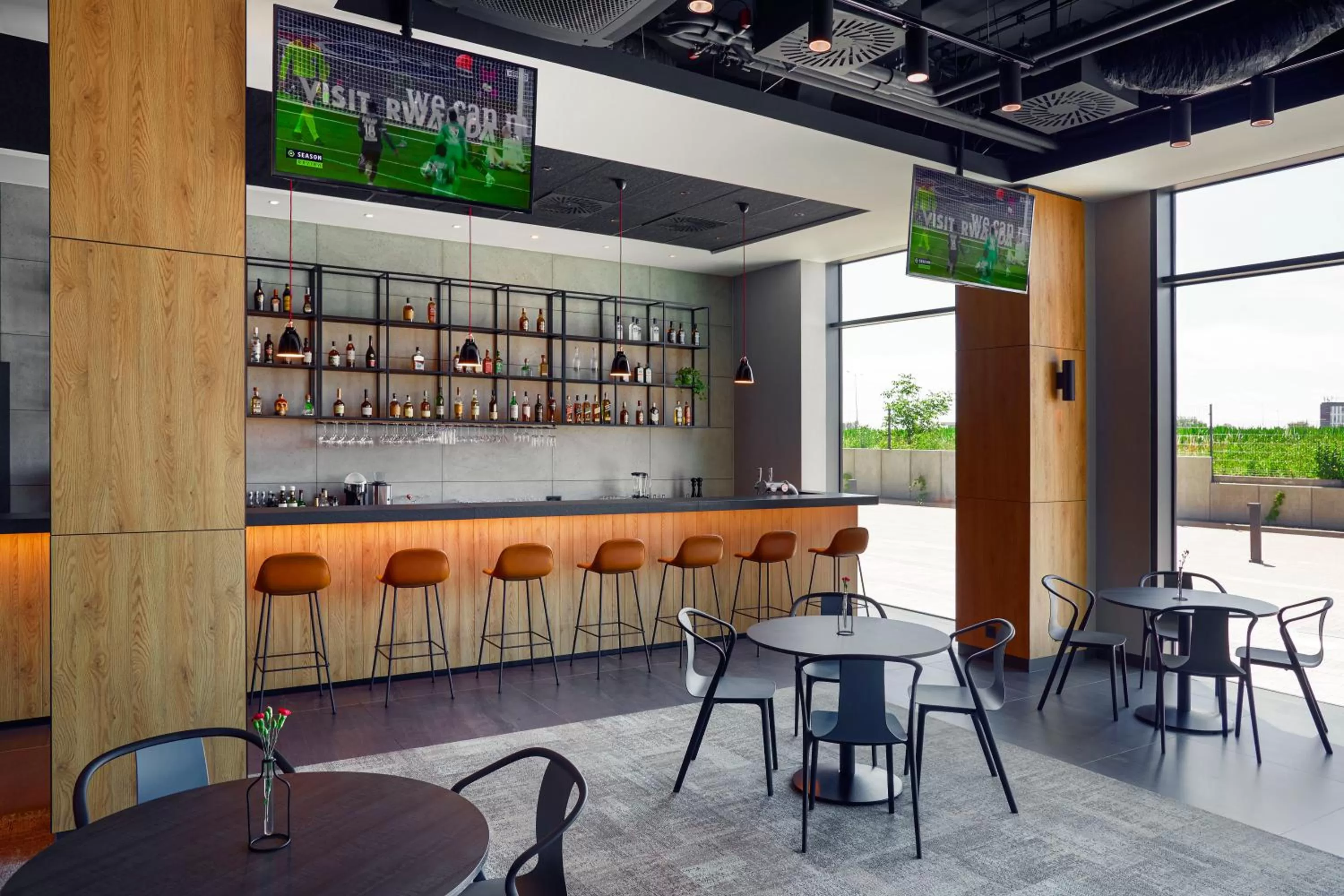 Restaurant/places to eat in Q Hotel Plus Wrocław Bielany