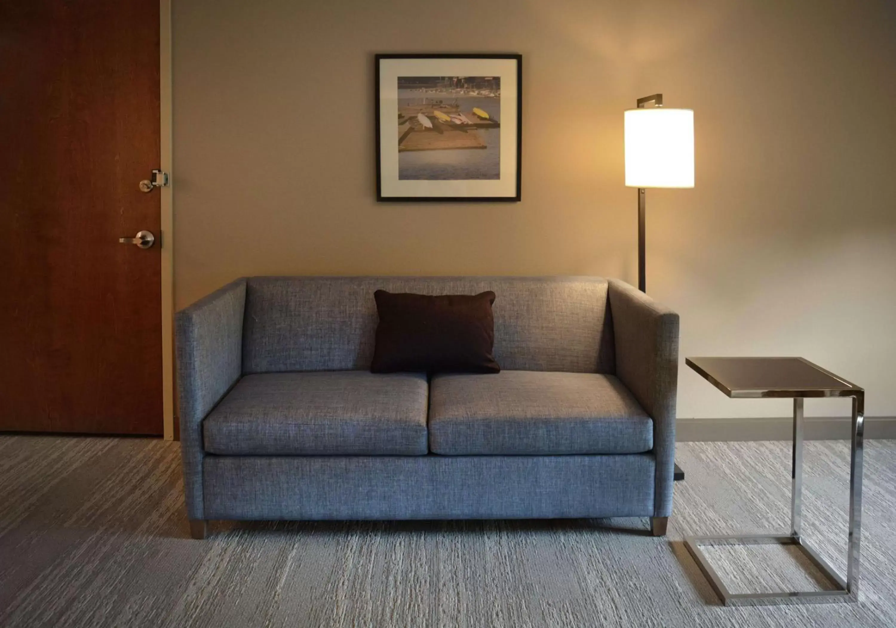 Living room in Hampton Inn & Suites Philadelphia/Media Living room in Hampton Inn & Suites Philadelphia/Media