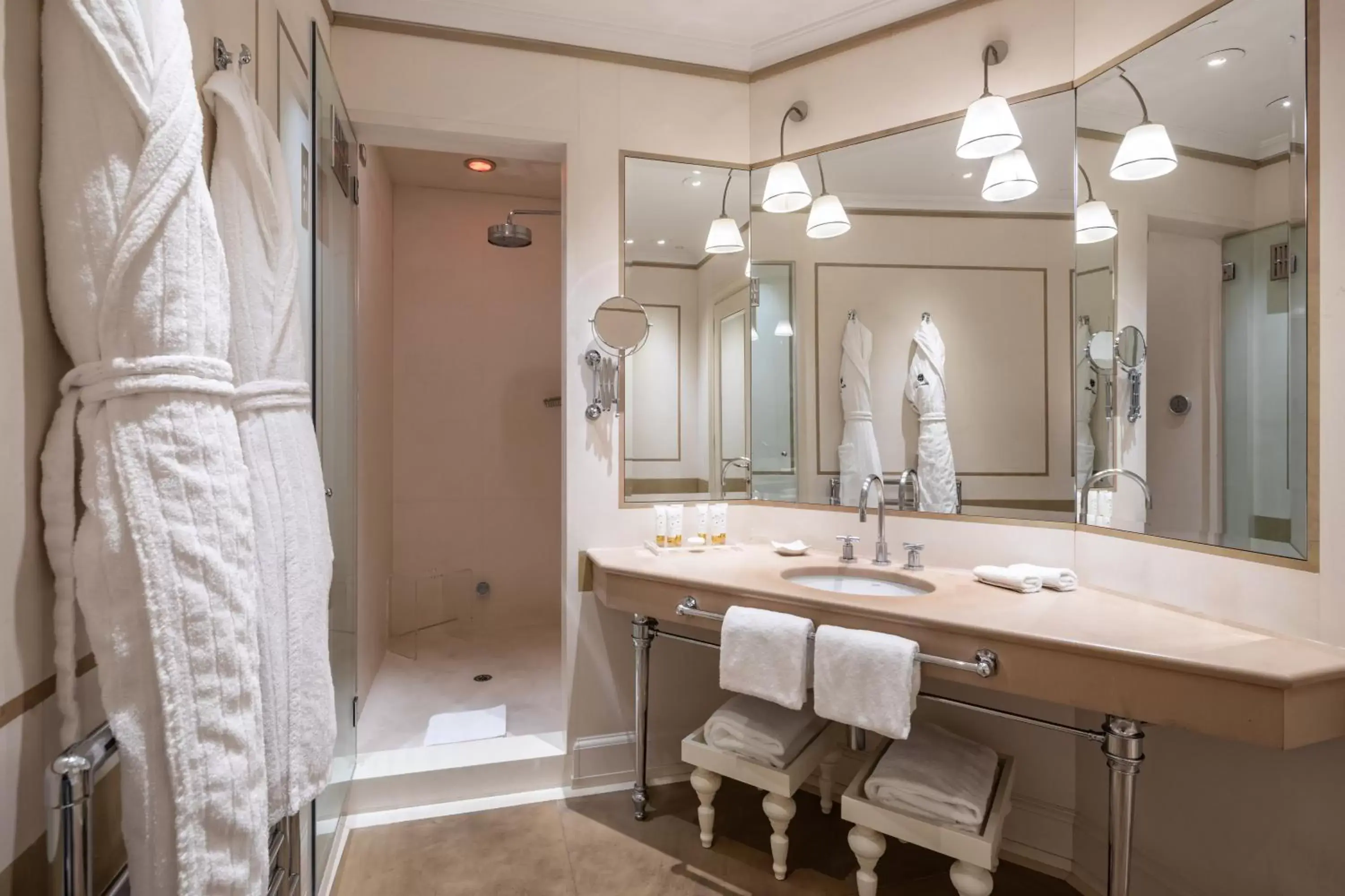 Bathroom in Relais Santa Croce, By Baglioni Hotels