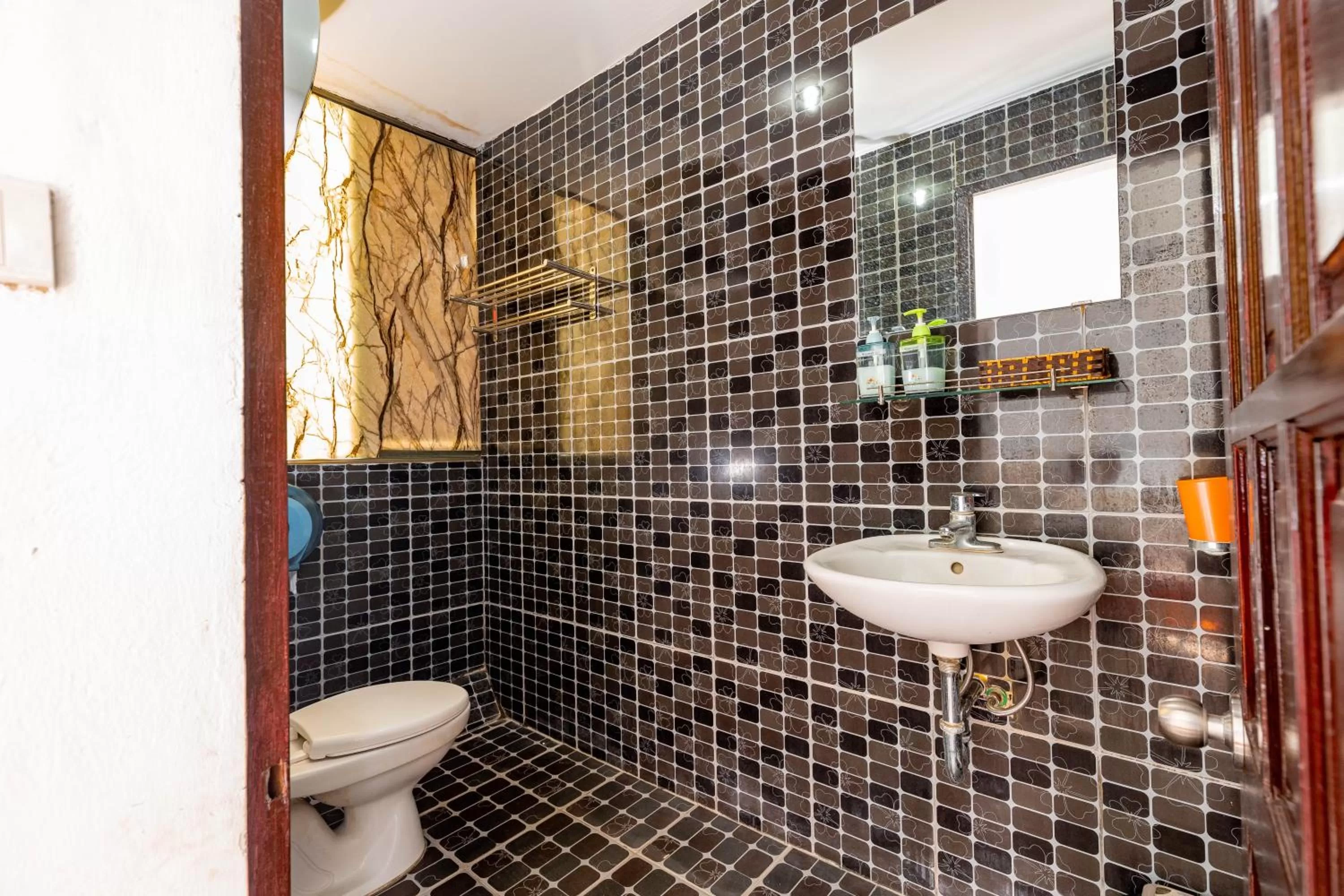 Bathroom in Hanoi View Legend Hotel