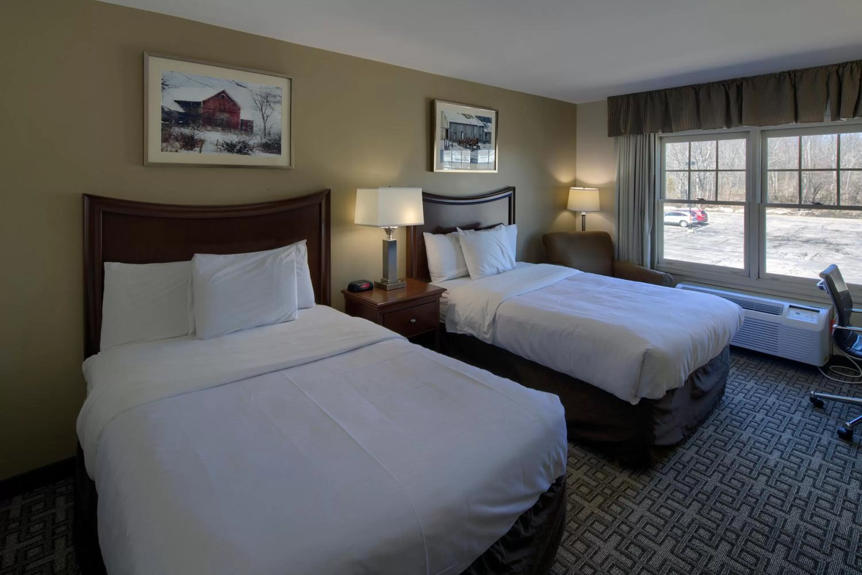 Bed in Country Inn at the Mall