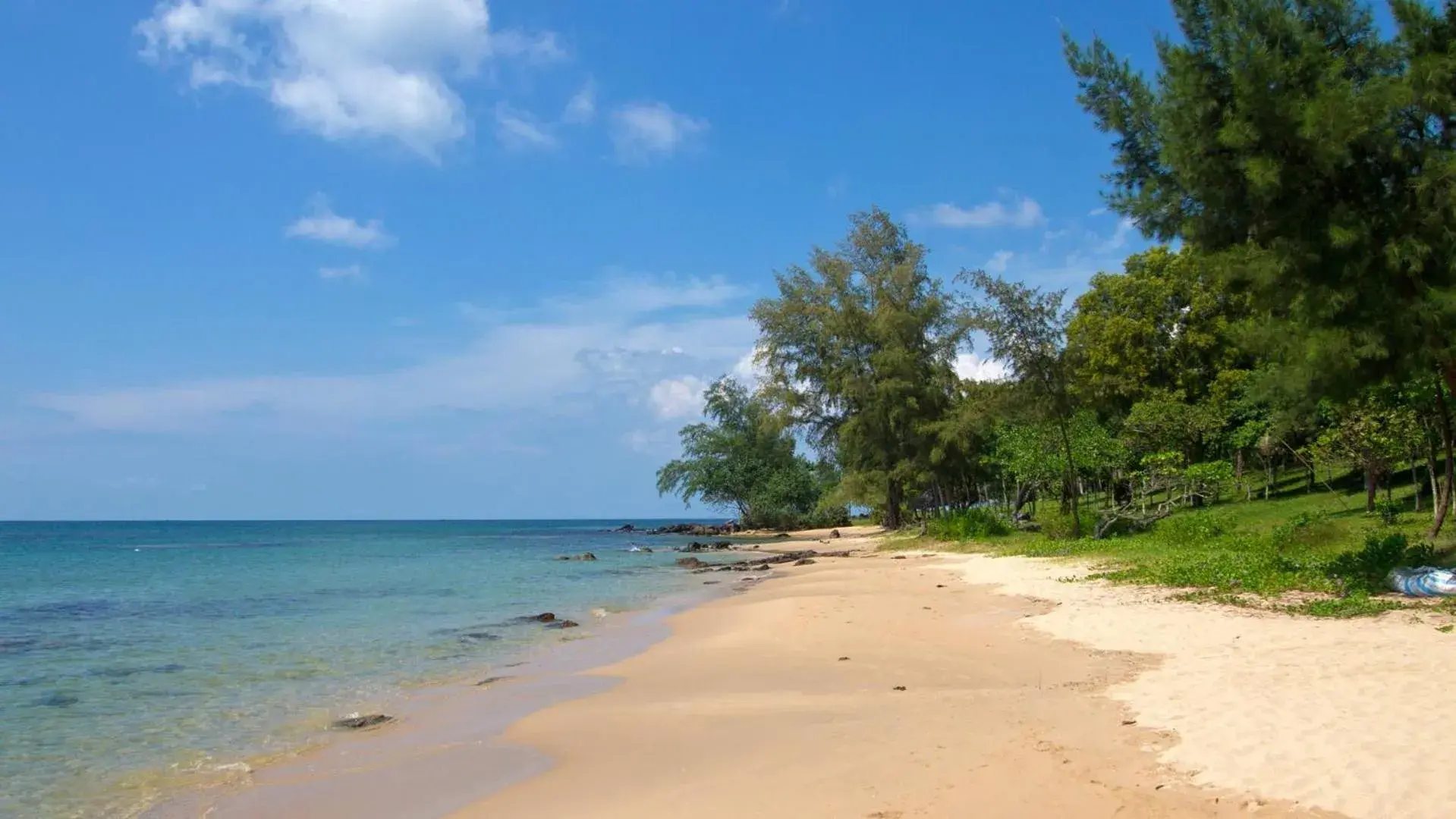 Neighbourhood, Beach in Mayfair Valley