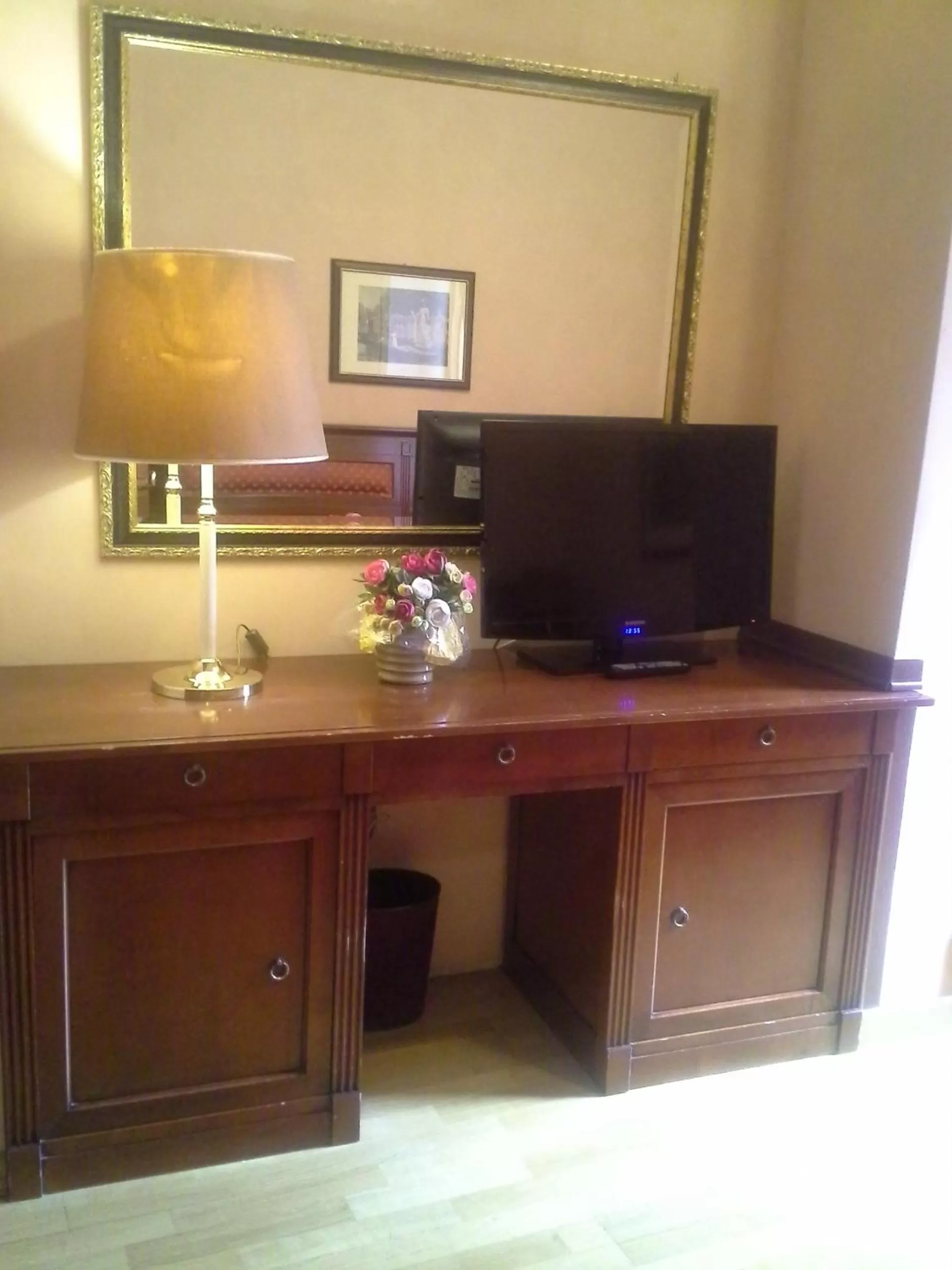 Decorative detail in Hotel Bigallo