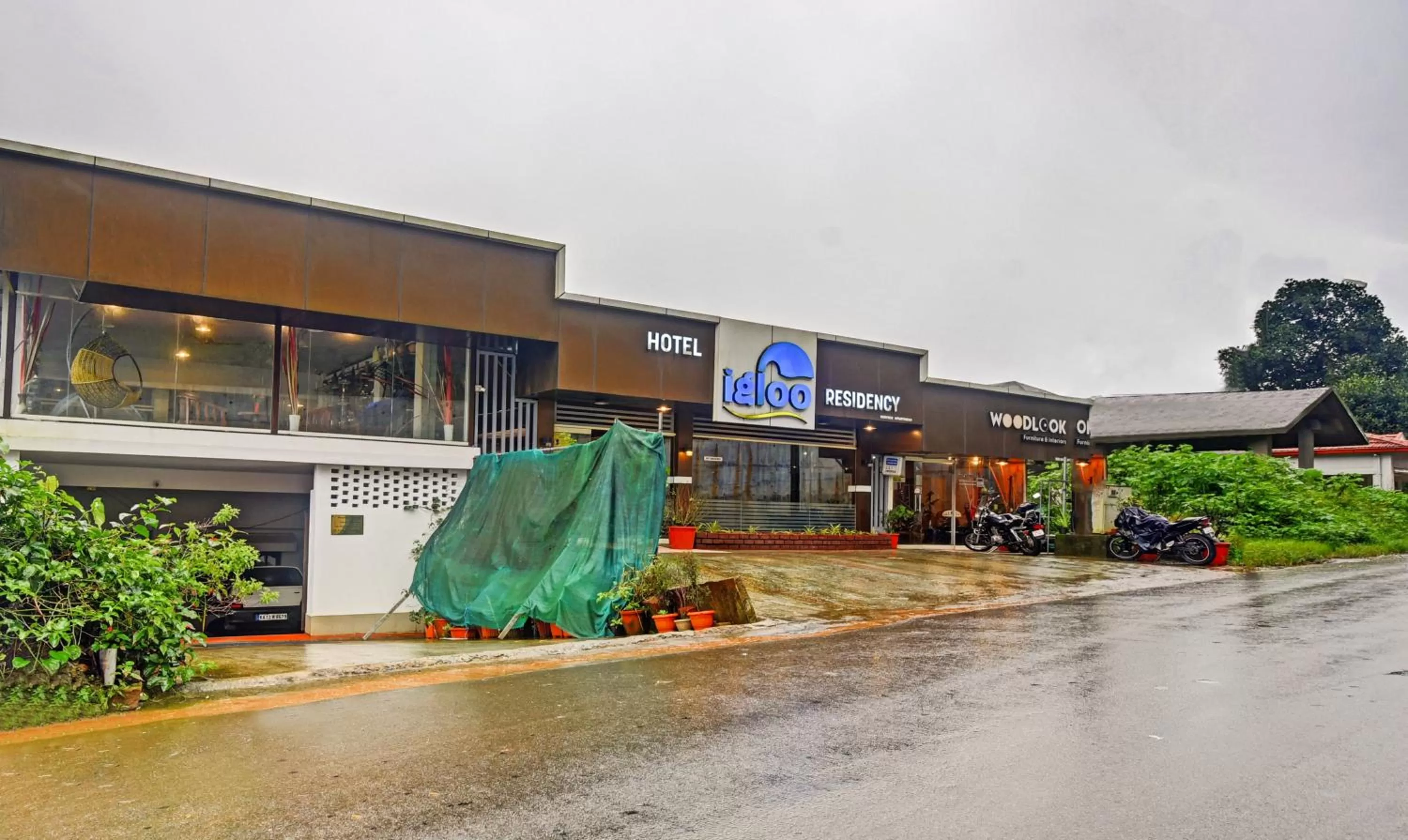 Property building in Itsy Hotels Igloo Residency Raja Seat