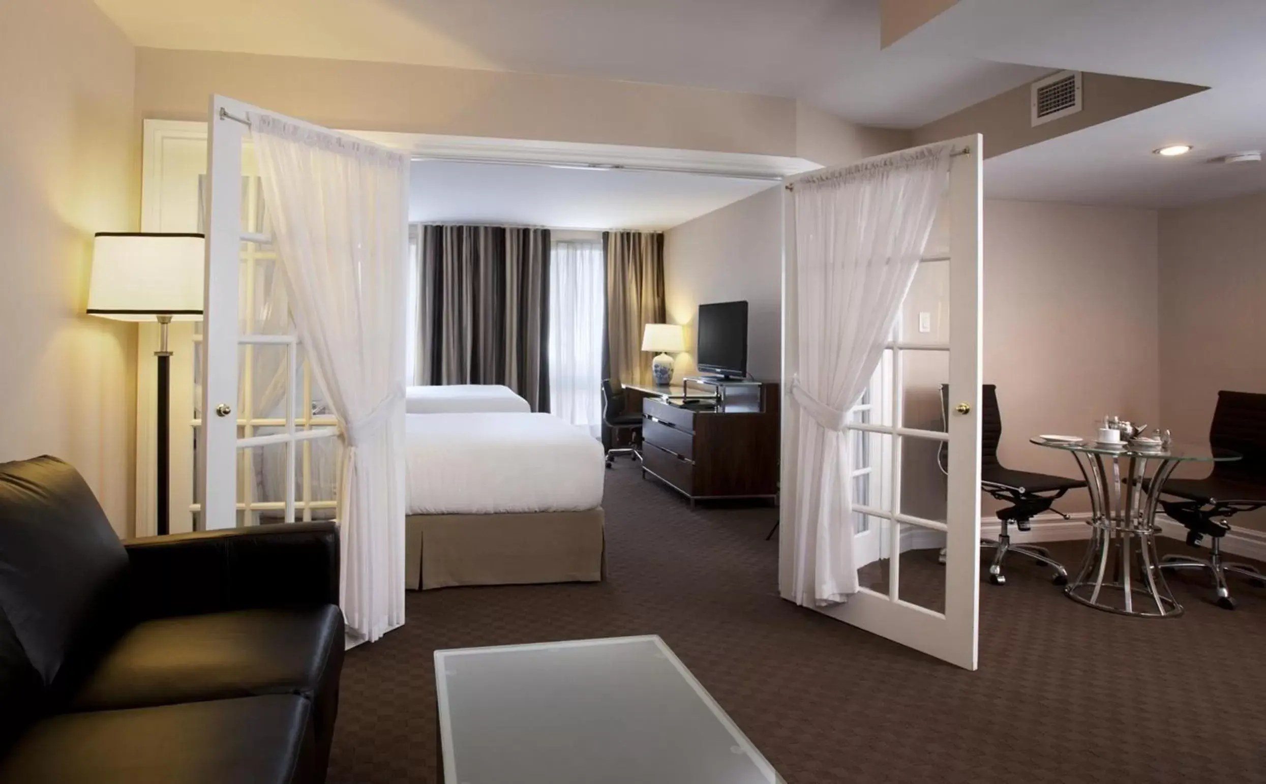 Executive Suite with 2 Double Beds in Hôtel Le Cantlie Suites