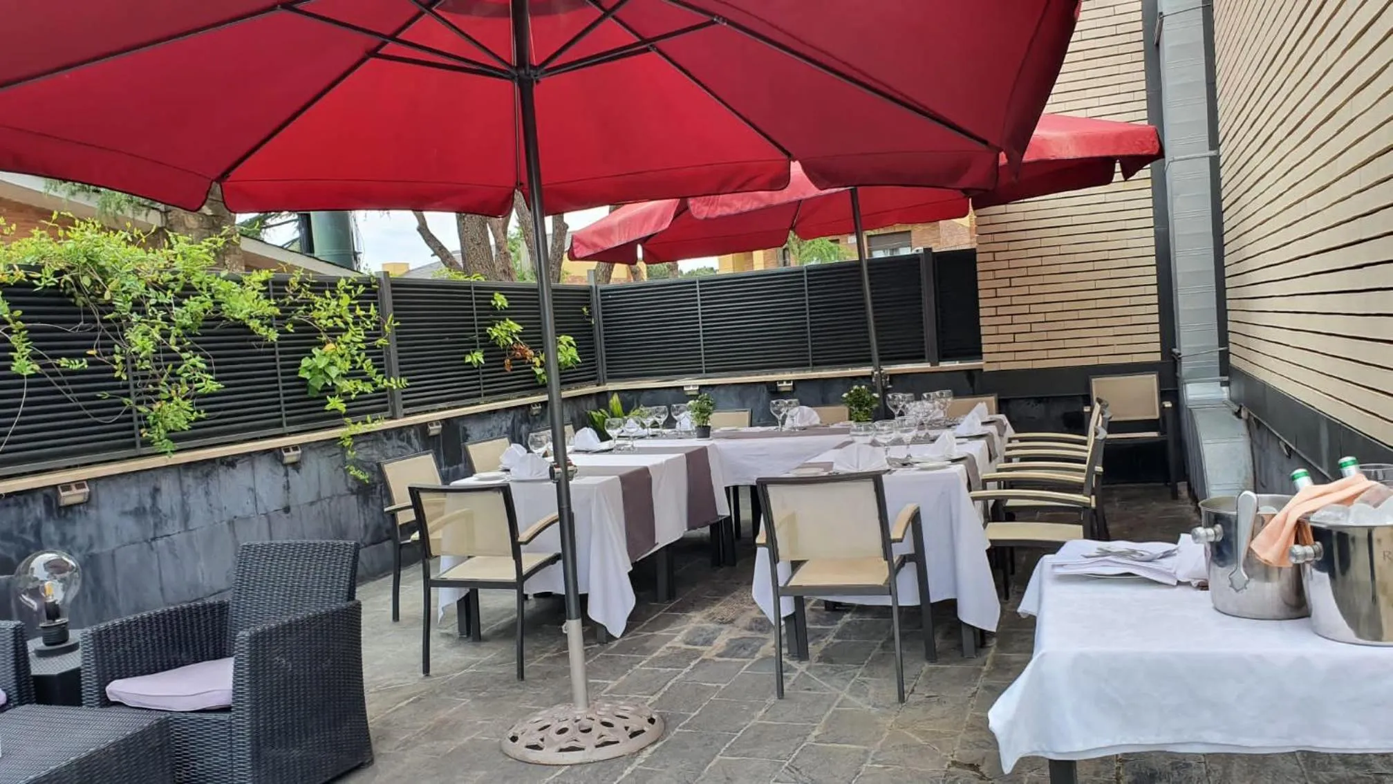 Restaurant/places to eat in H La Cabaña