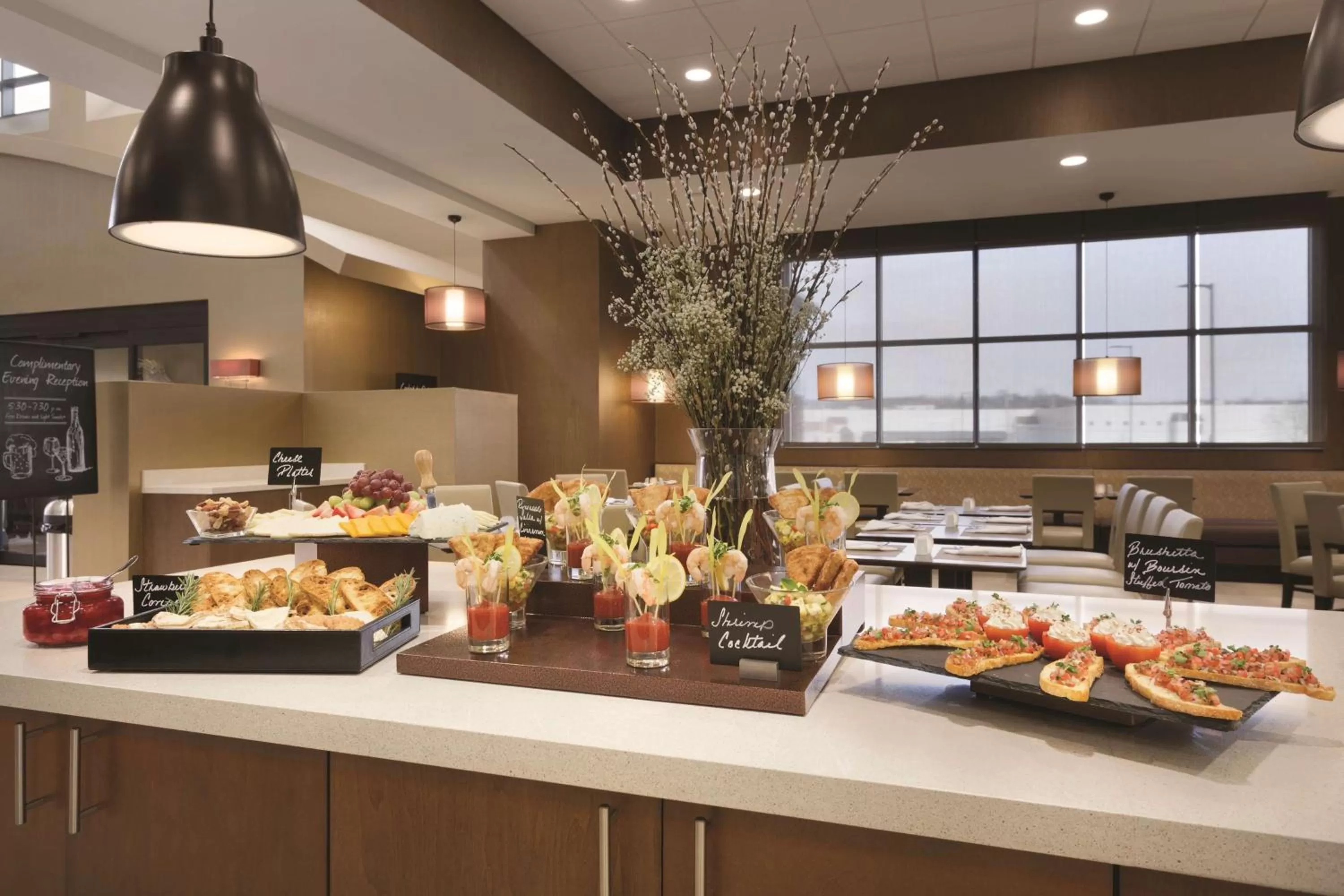 Restaurant/places to eat in Embassy Suites by Hilton Akron Canton Airport