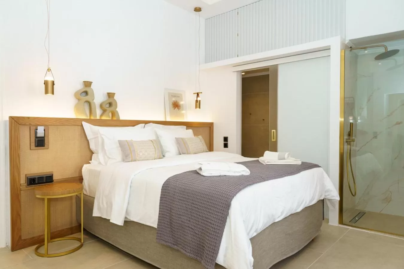 Bed in La Vie Hydra Luxury Suites