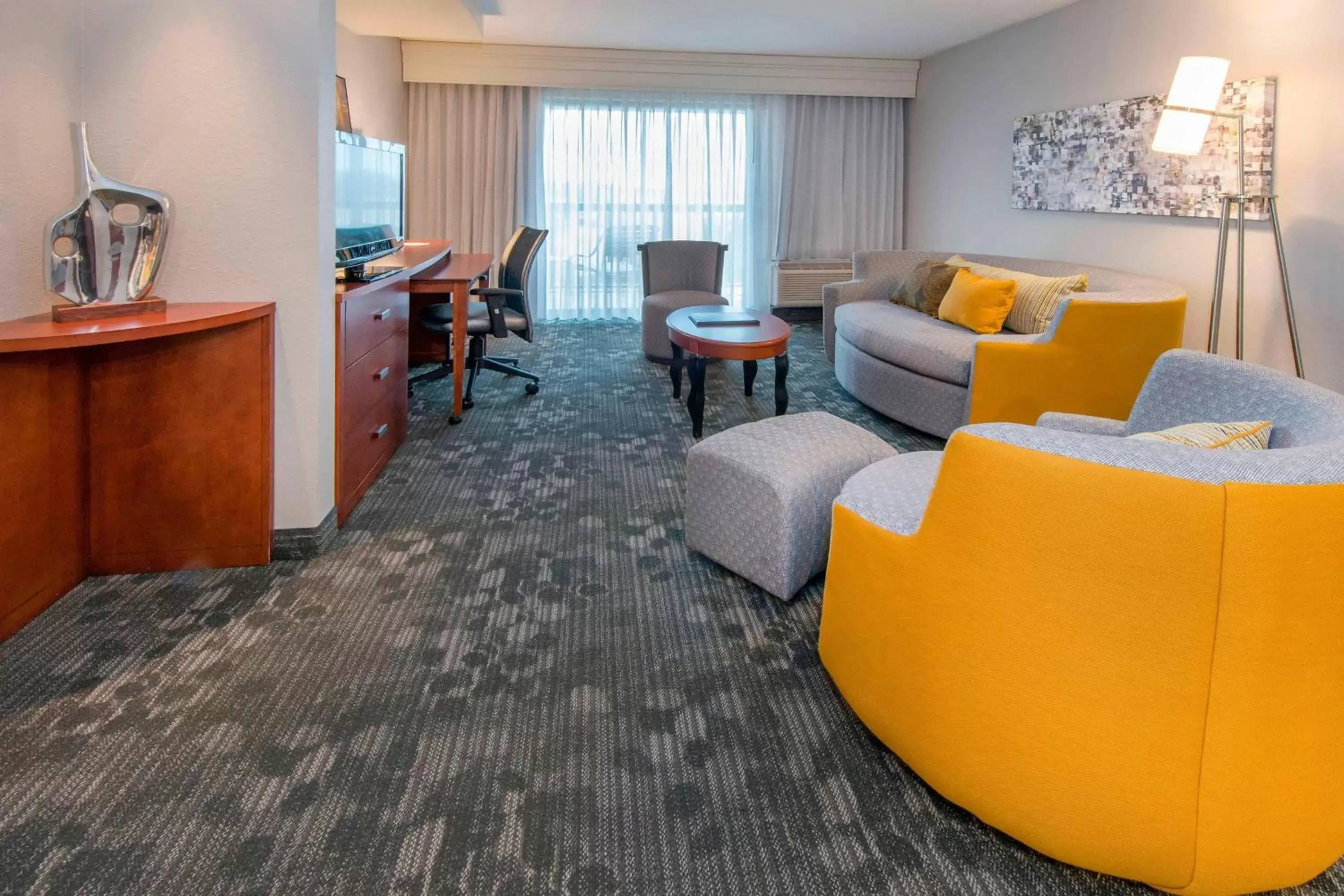 Bedroom, Seating Area in Courtyard by Marriott Montgomery Prattville