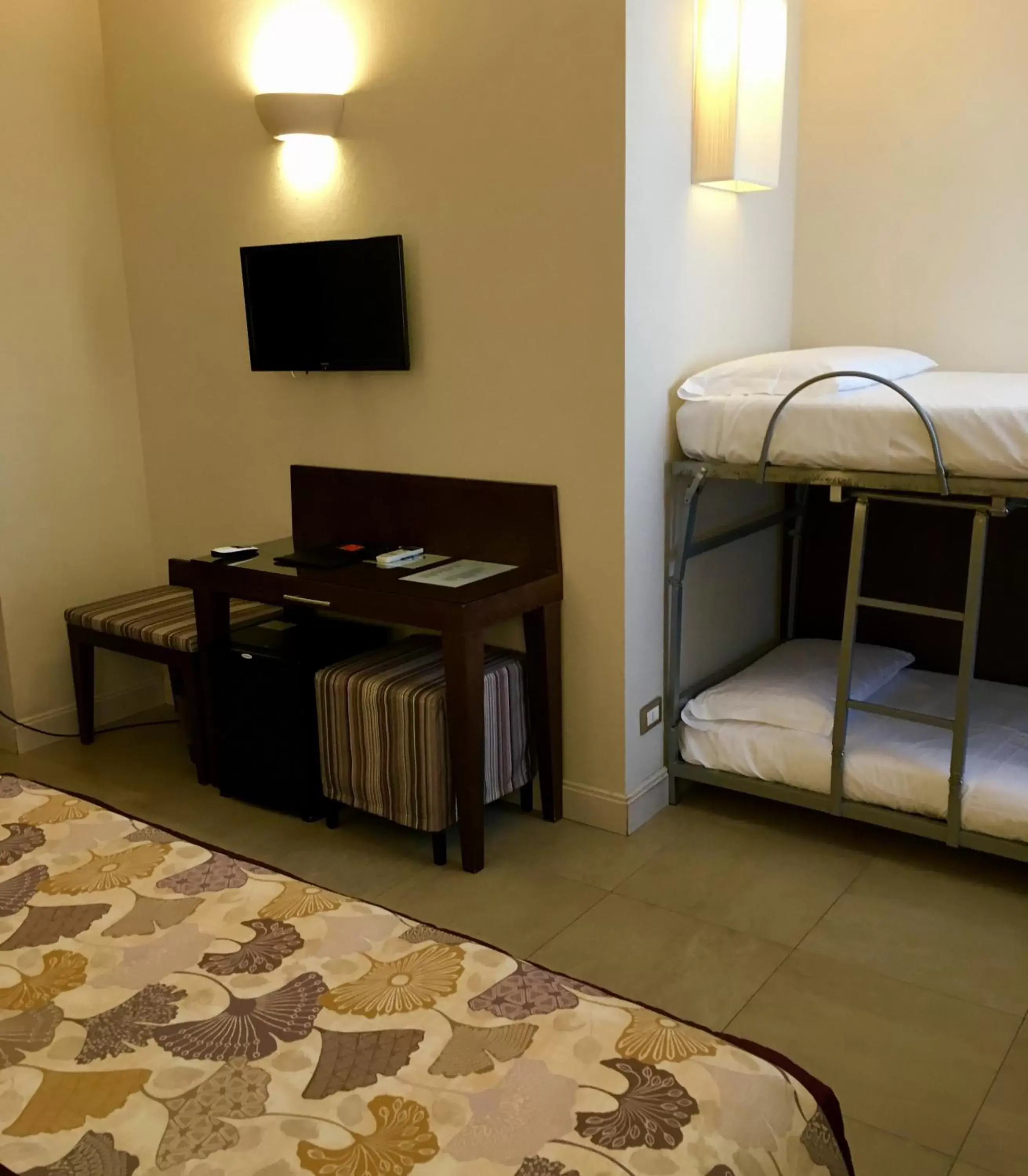 Bunk Bed in Hotel Perseo