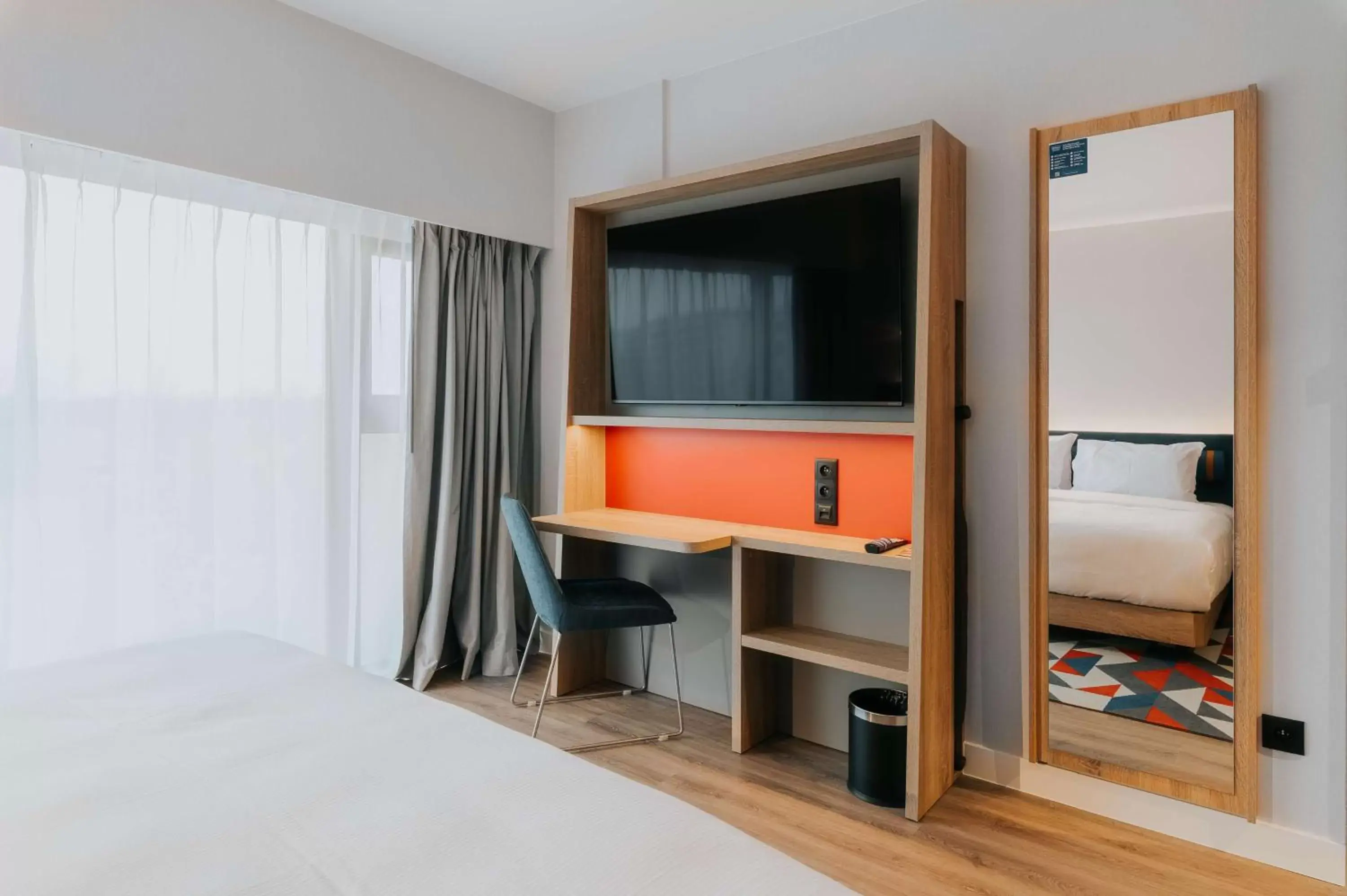 Bedroom, TV/Entertainment Center in Hampton By Hilton Warsaw Reduta