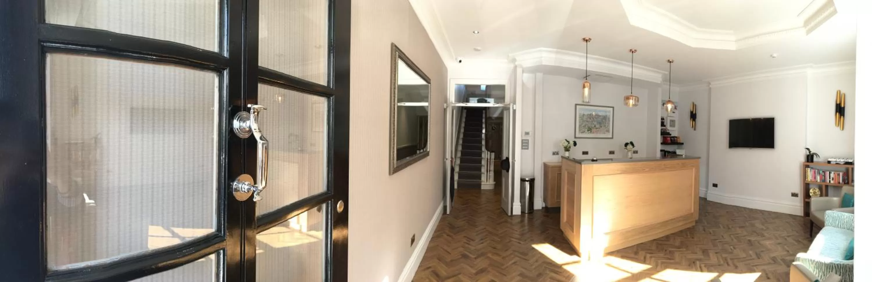 Facade/entrance in The Beverley Hotel London - Victoria