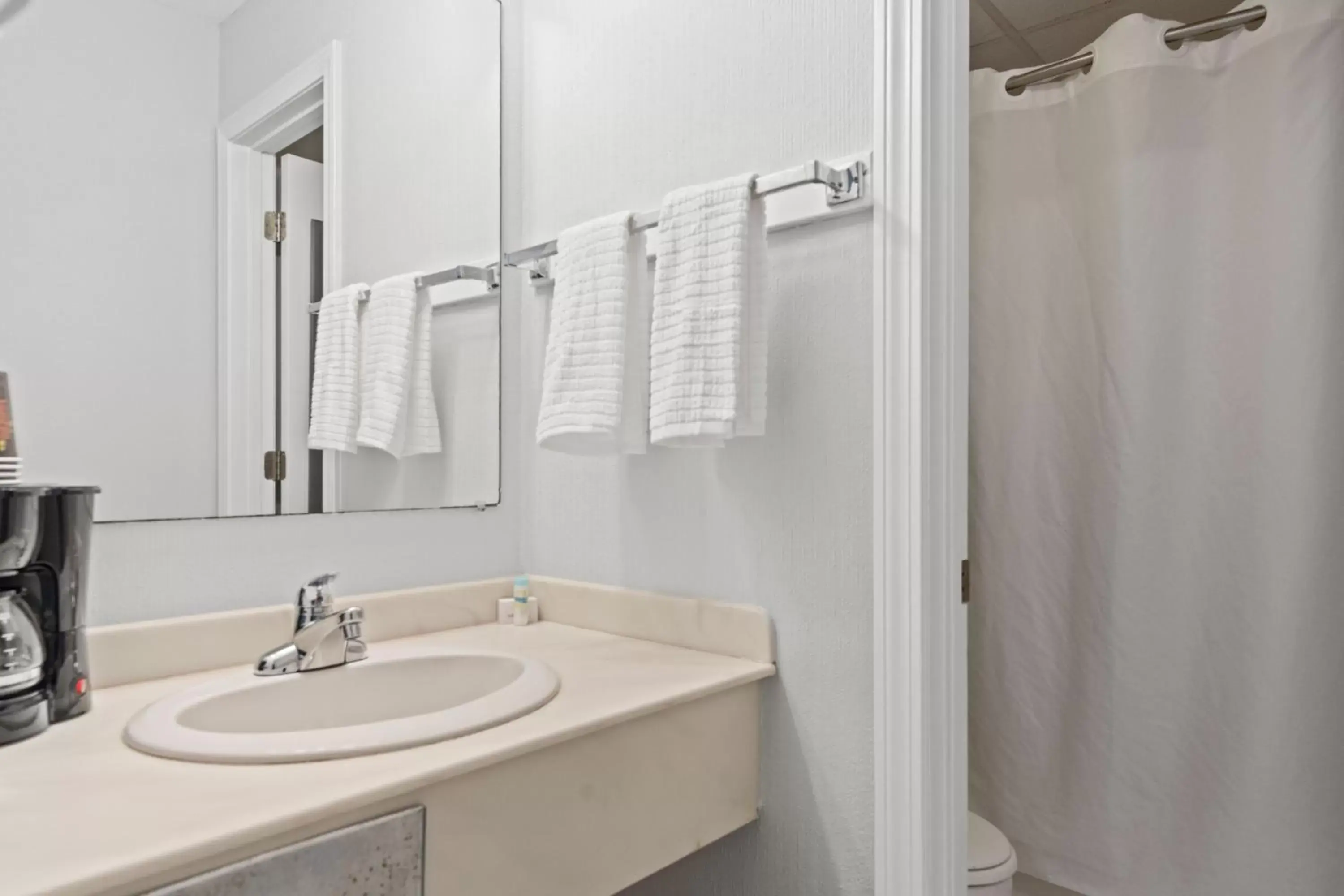 Bathroom in The Niantic Inn