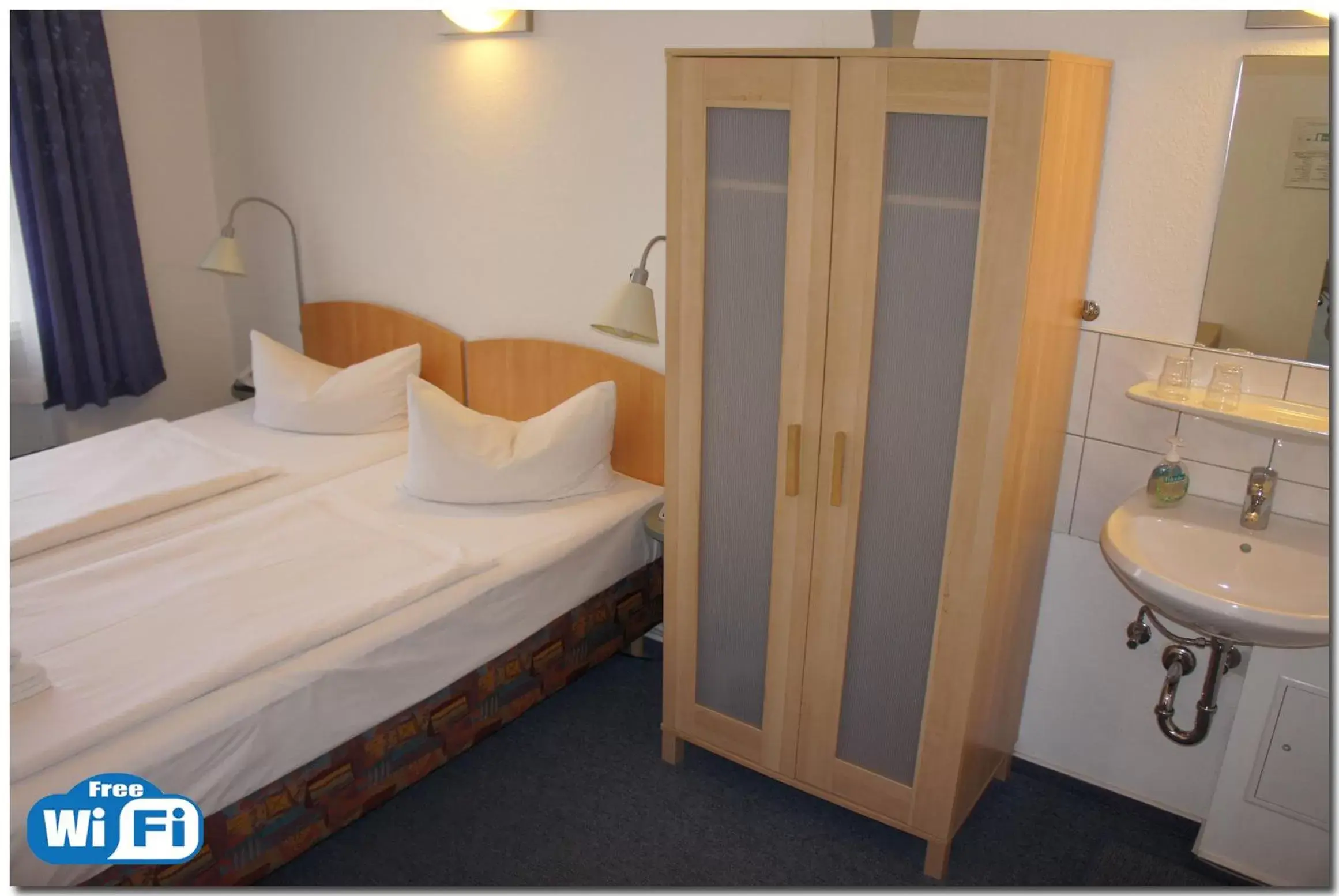 Double Room with Shared Bathroom in Hotel Seifert Berlin am Kurfürstendamm