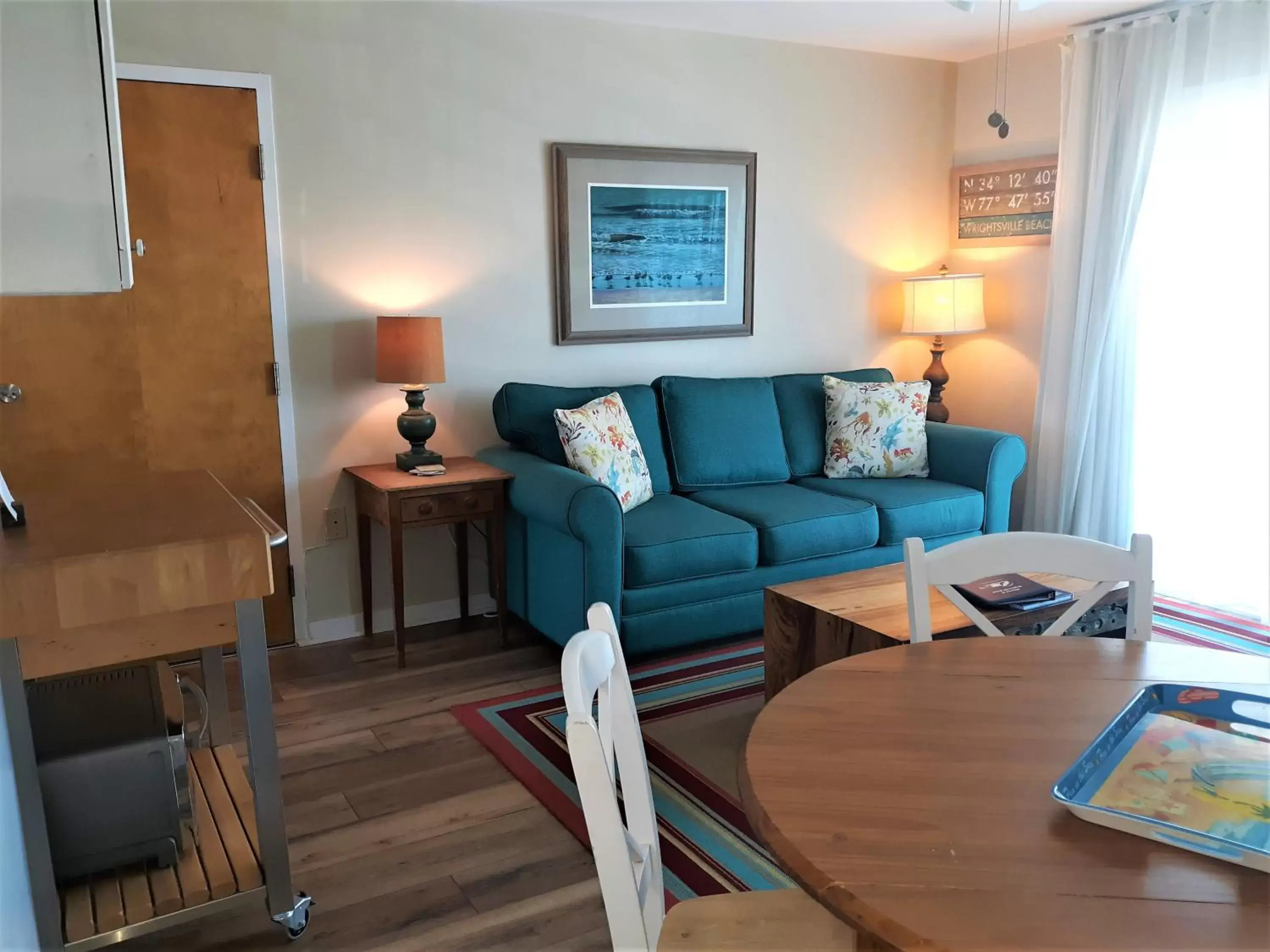 Living room, Seating Area in Sandpeddler Inn and Suites