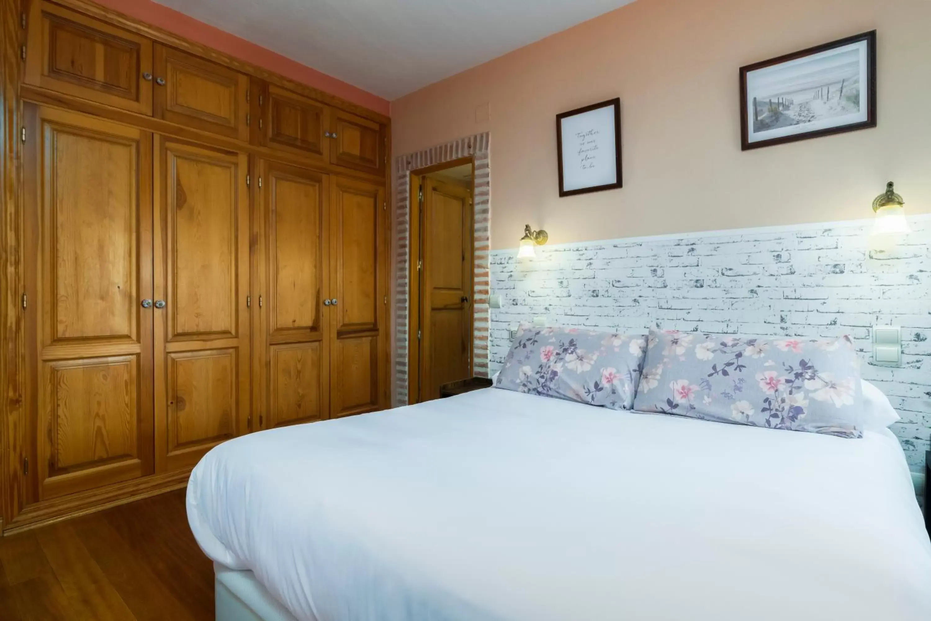 Photo of the whole room, Bed in El Torreon de Navacerrada