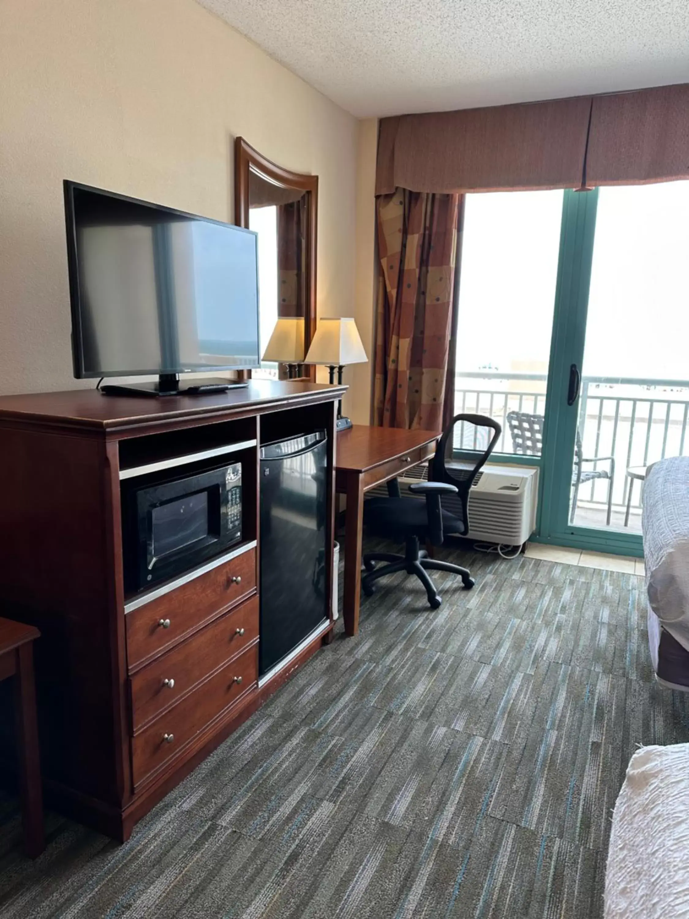 TV and multimedia, TV/Entertainment Center in Hampton Inn Virginia Beach-Oceanfront South