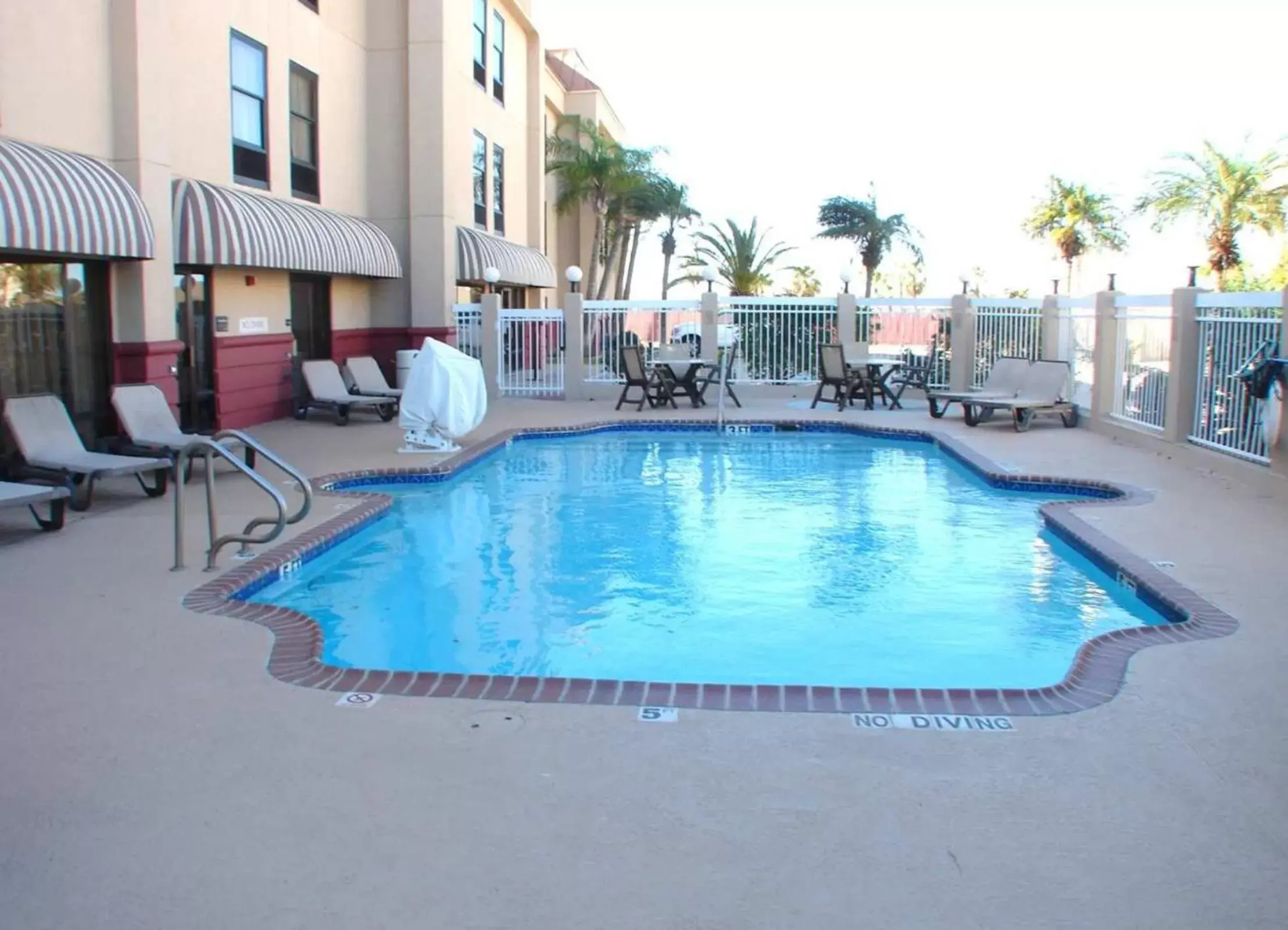 Swimming Pool in Country Inn & Suites by Radisson, Portland, TX