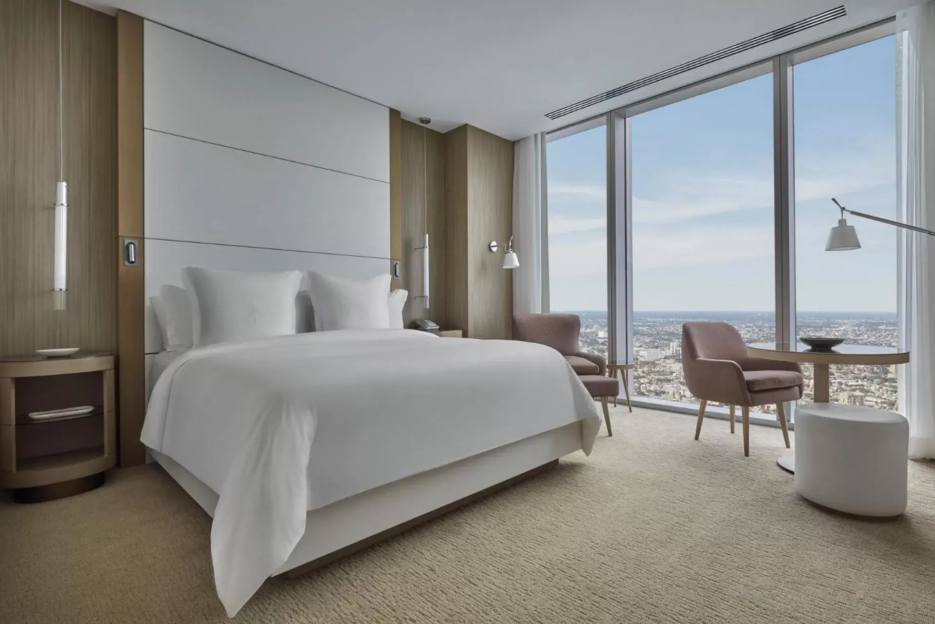 Bedroom in Four Seasons Hotel Philadelphia at Comcast Center