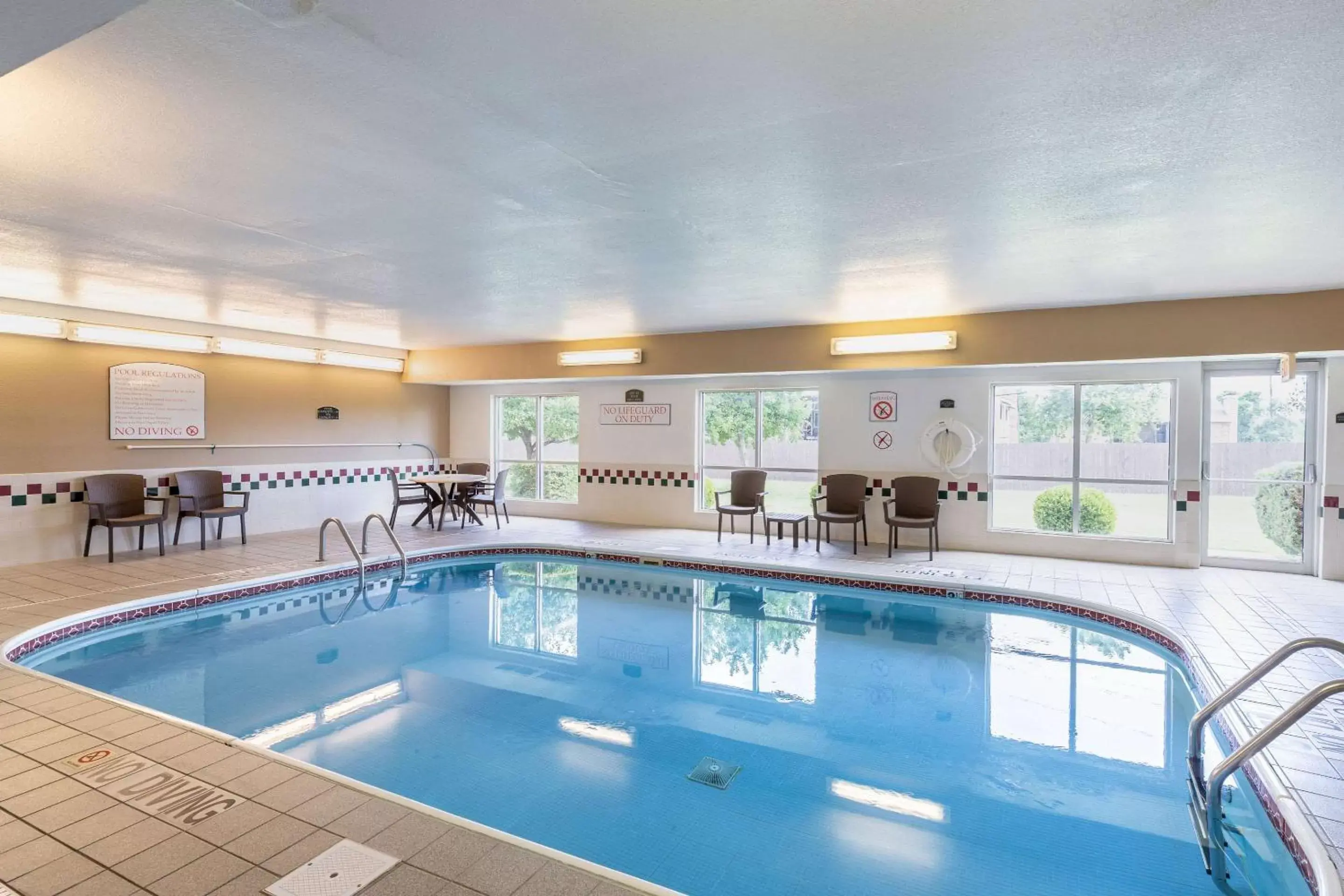 On site, Swimming Pool in Comfort Inn South Tulsa - Woodland Hills