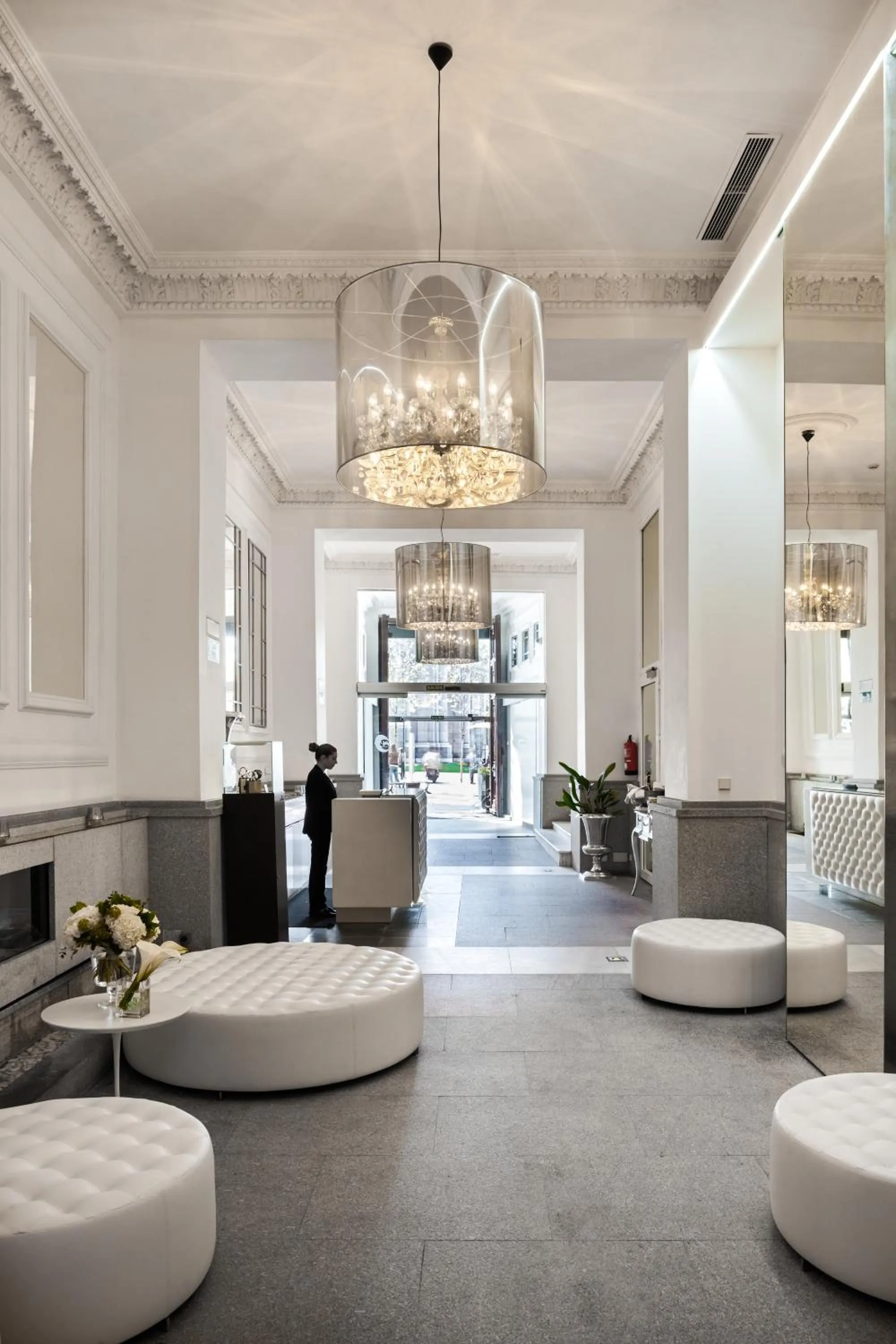Lobby or reception in Hospes Puerta de Alcalá, a Member of Design Hotels