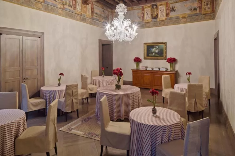 Restaurant/places to eat in Albergo Cappello