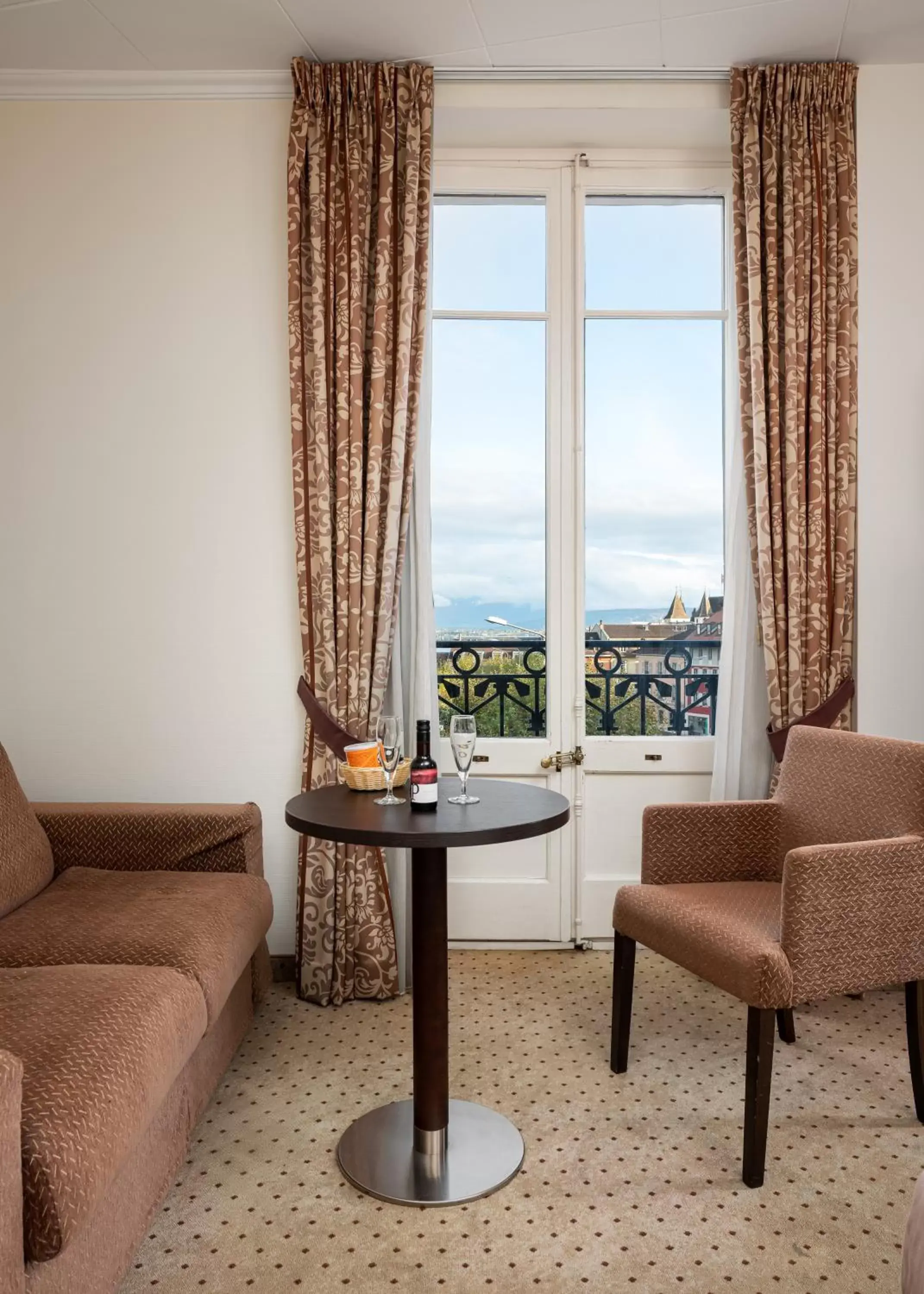 Living room, Seating Area in Hôtel des Alpes