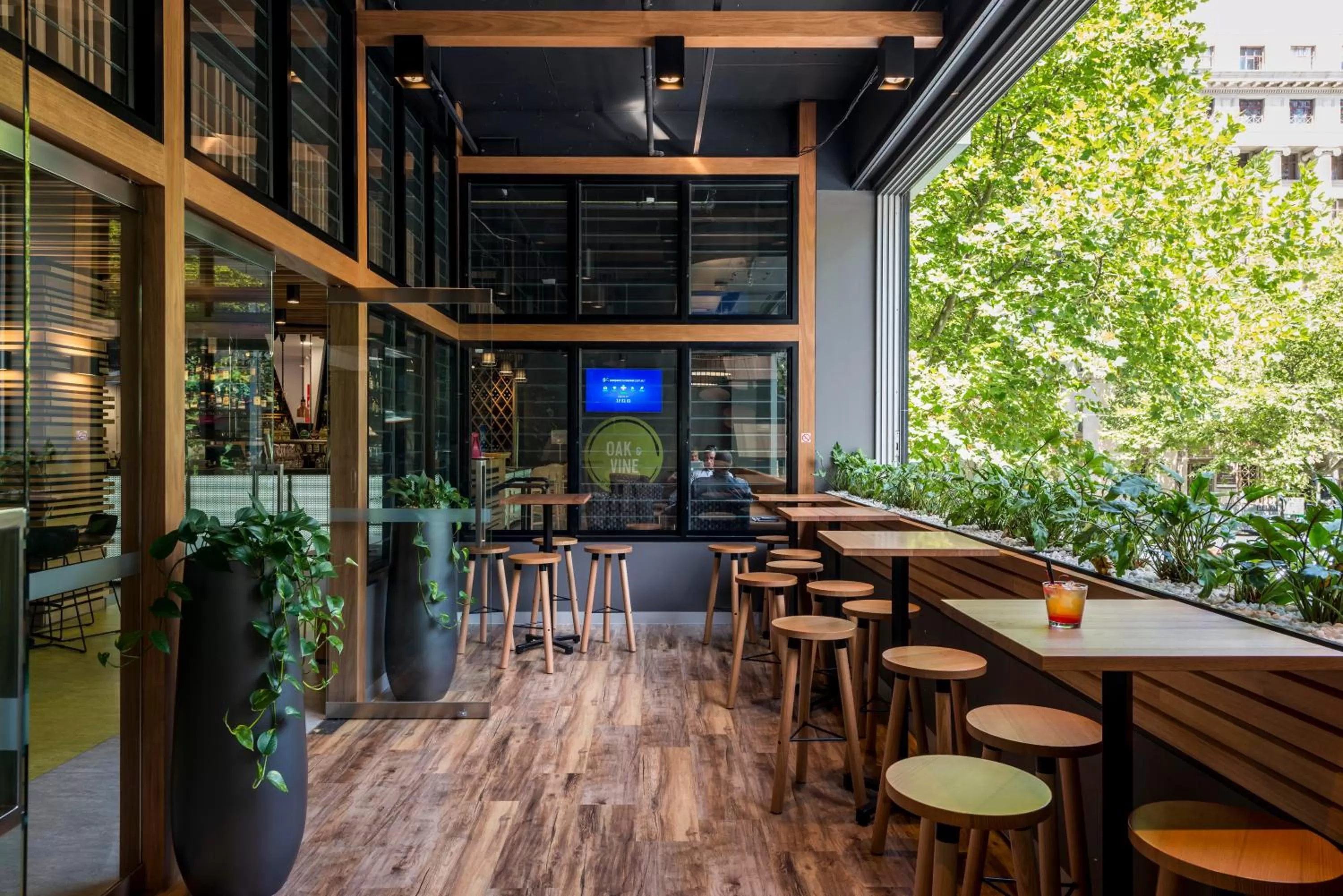 Lounge or bar in Oaks Melbourne on Market Hotel