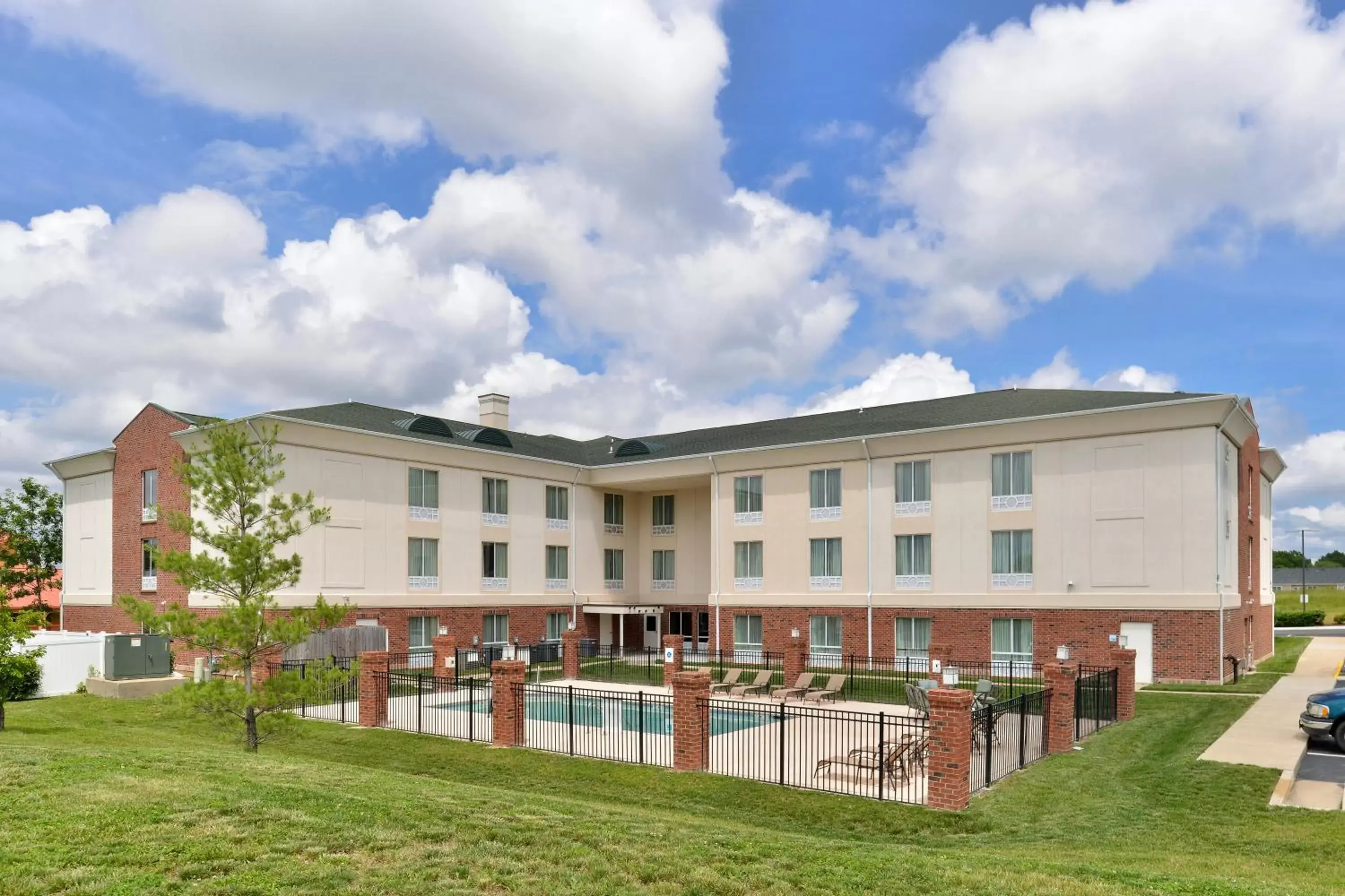 Property Building in Holiday Inn Express White House, an IHG Hotel