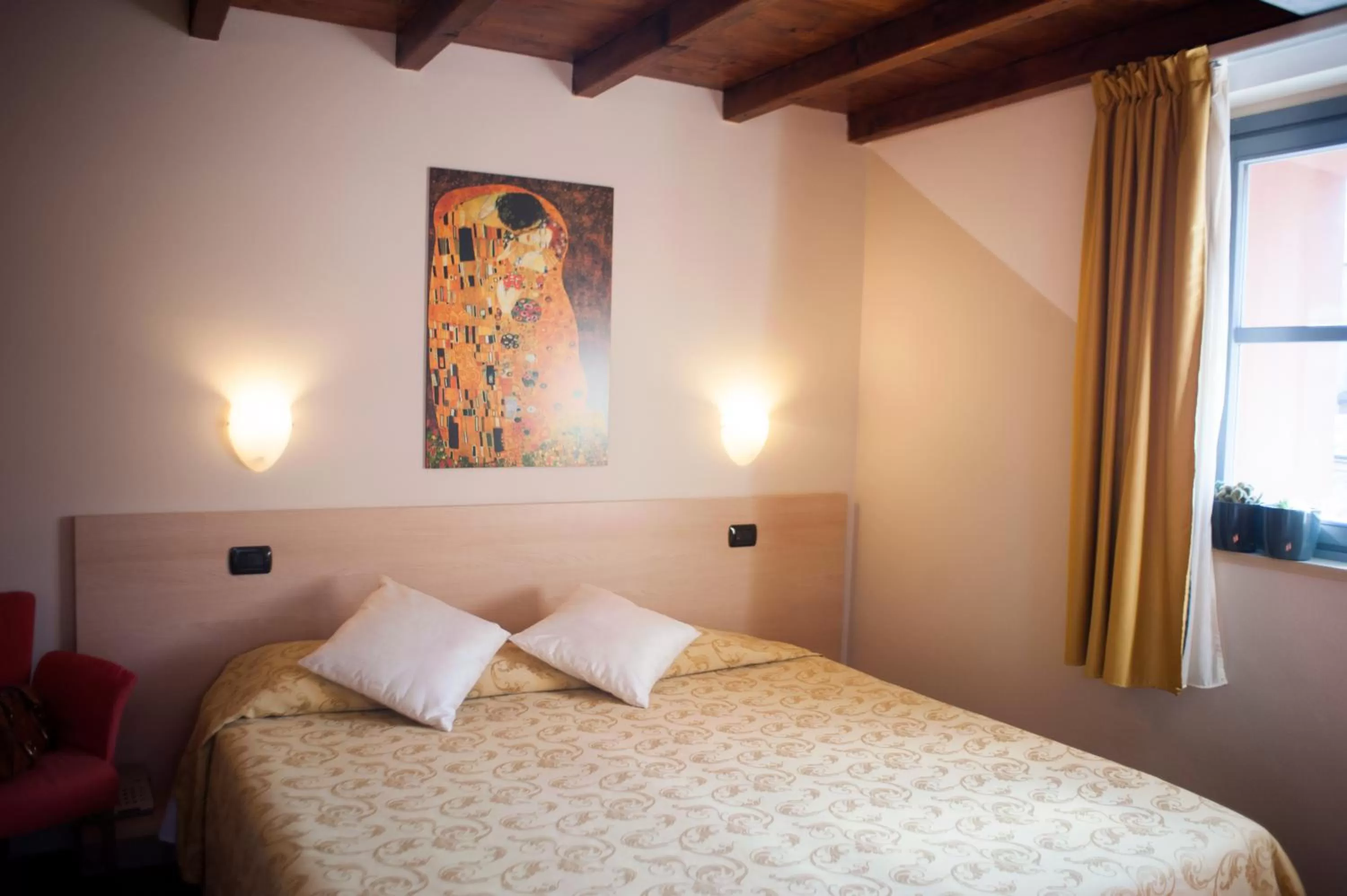 Bedroom, Bed in Lizard Hotel