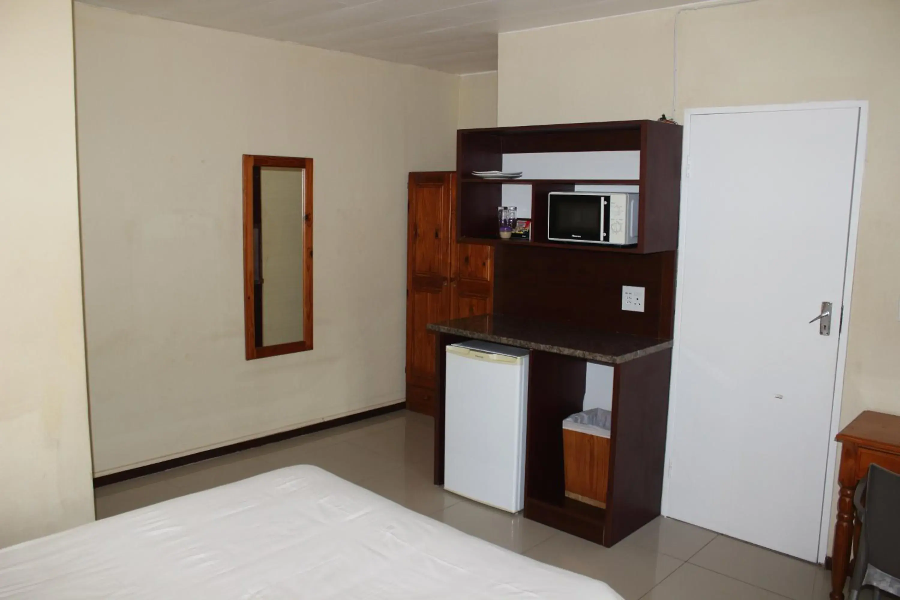 Kitchen or kitchenette, Kitchen/Kitchenette in Purple Olive Guest House