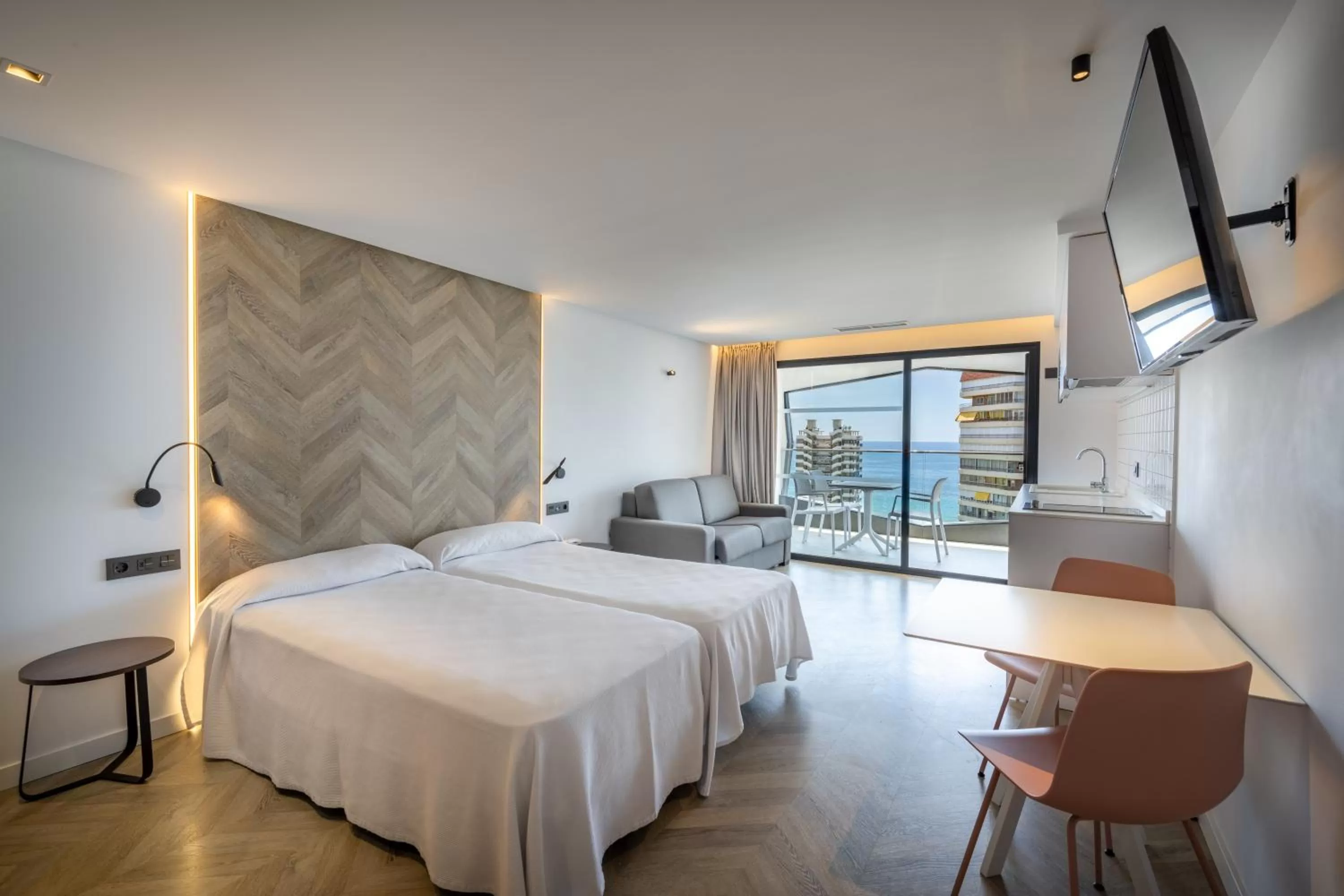 Photo of the whole room, Bed in Climia Belroy 4 Sup