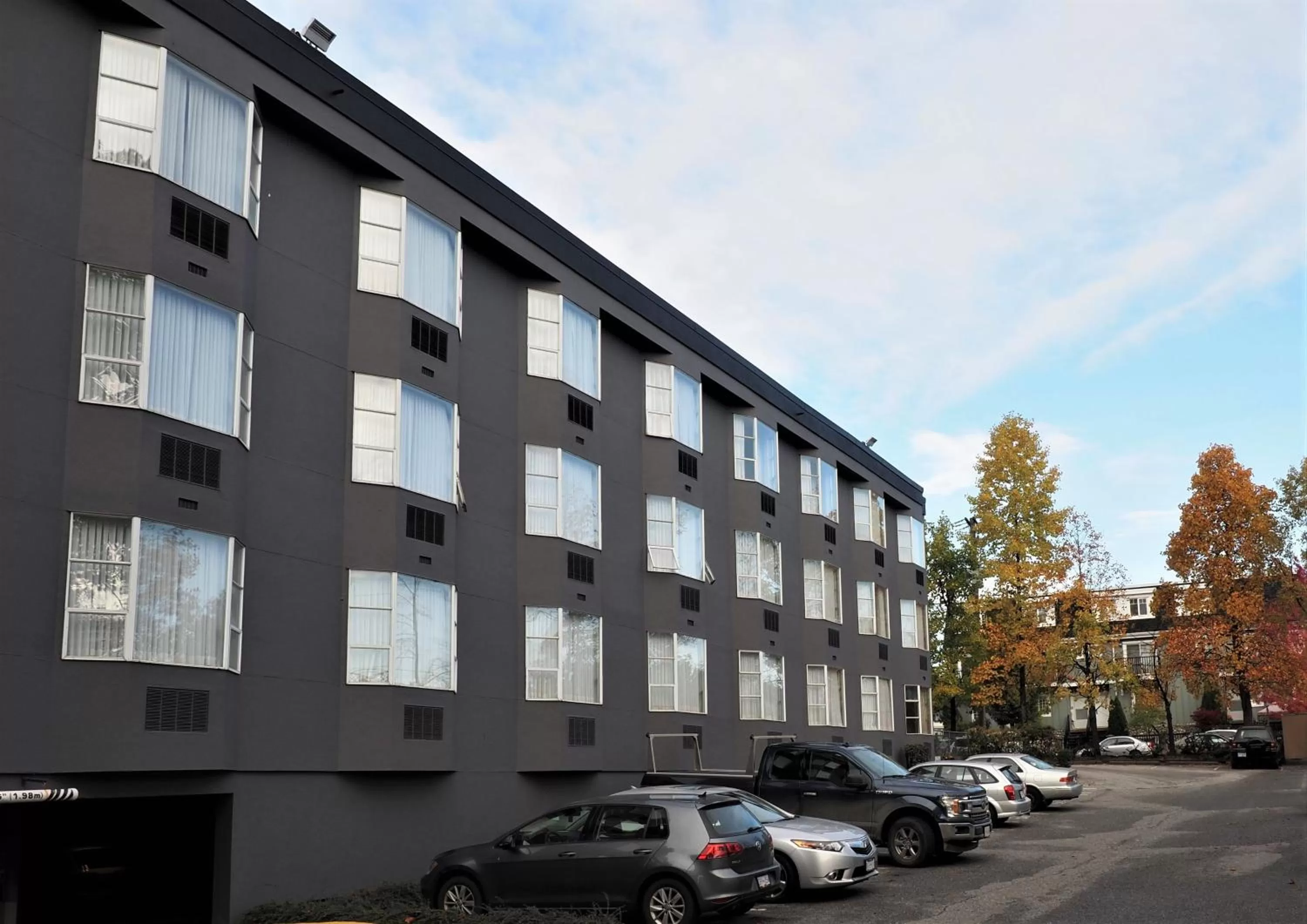 Parking in Best Western Plus Vancouver Airport Hotel