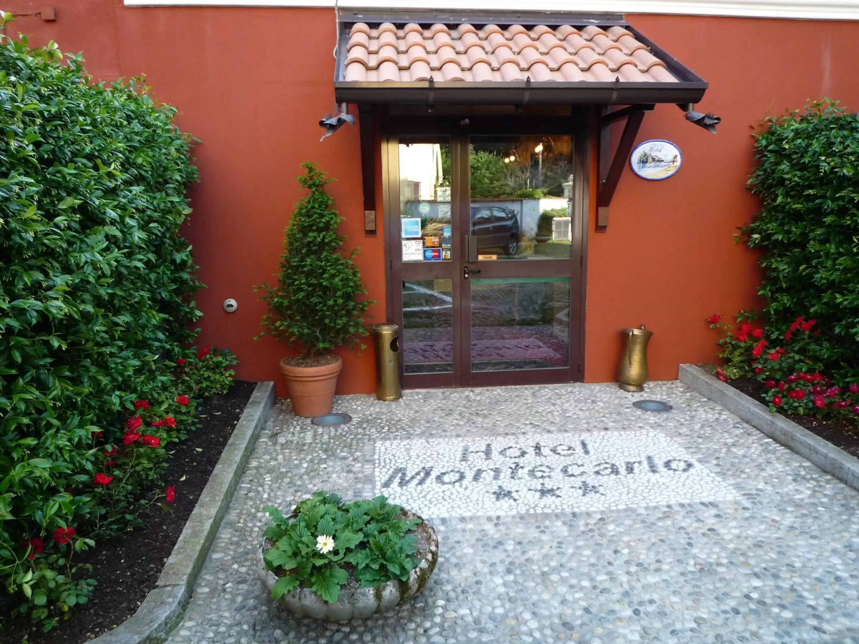 Facade/Entrance in Hotel Montecarlo