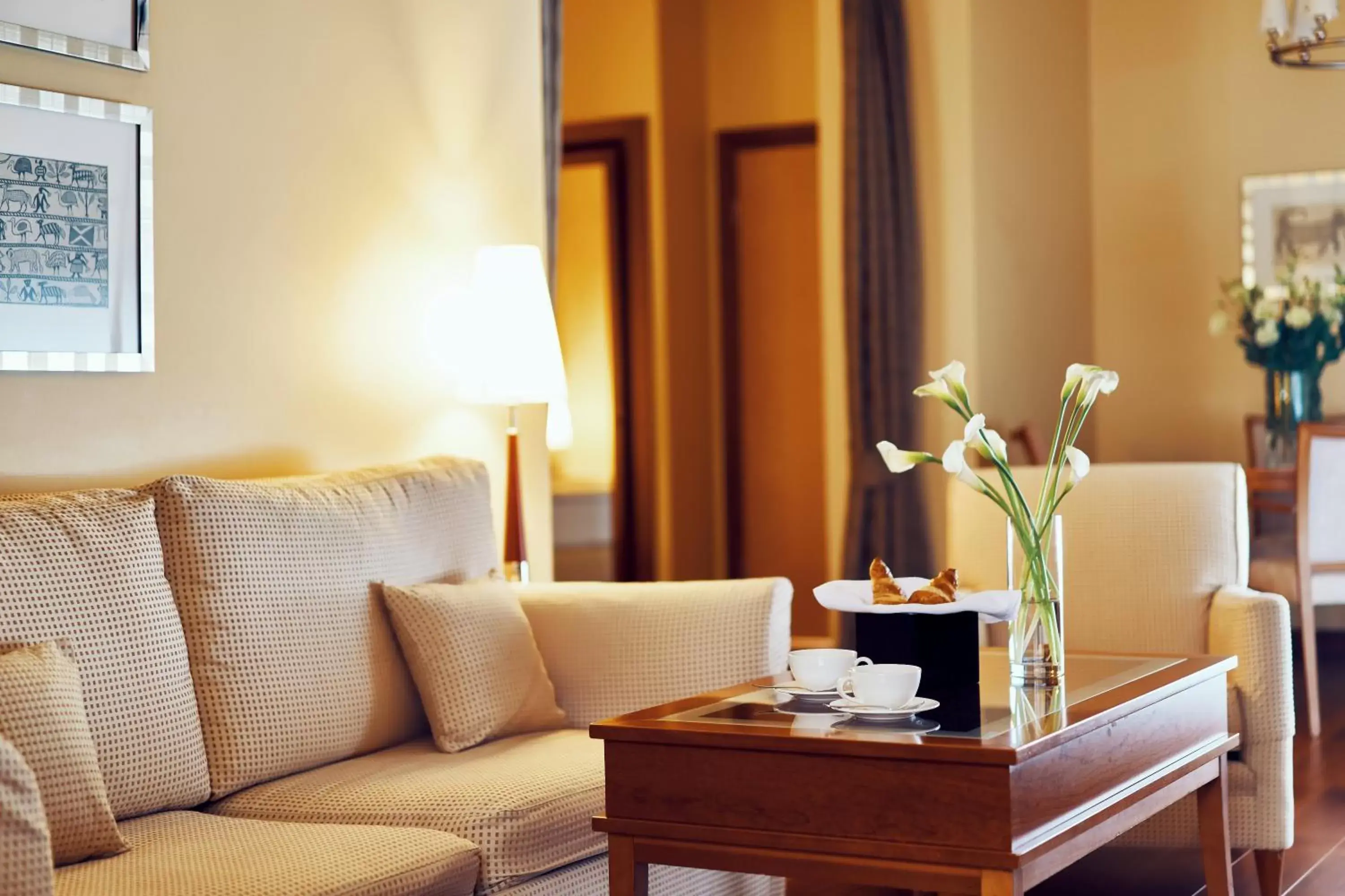 Coffee/tea facilities, Seating Area in Radisson Blu Ridzene Hotel, Riga