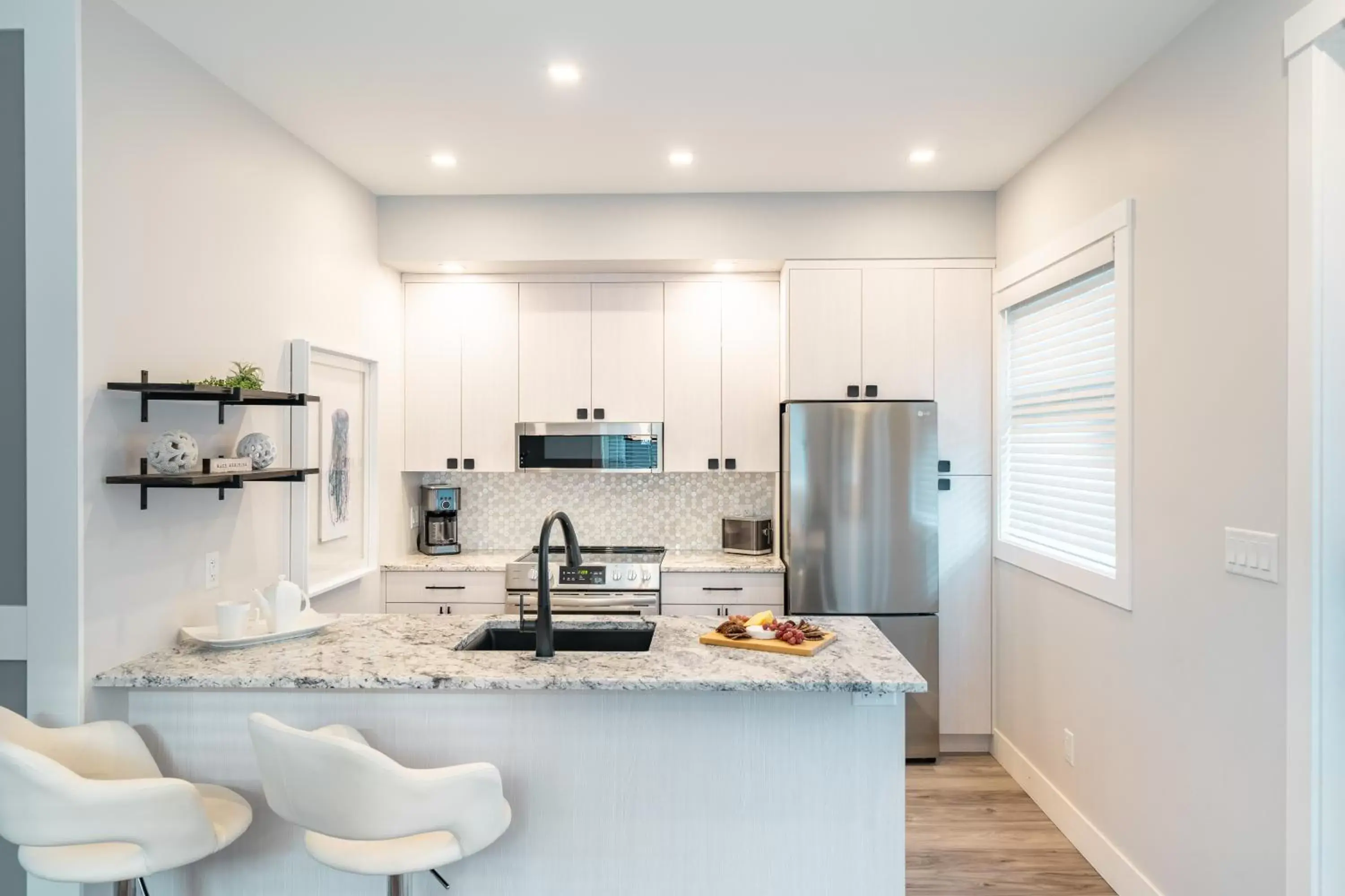 kitchen, Kitchen/Kitchenette in Sunrise Ridge Waterfront Resort