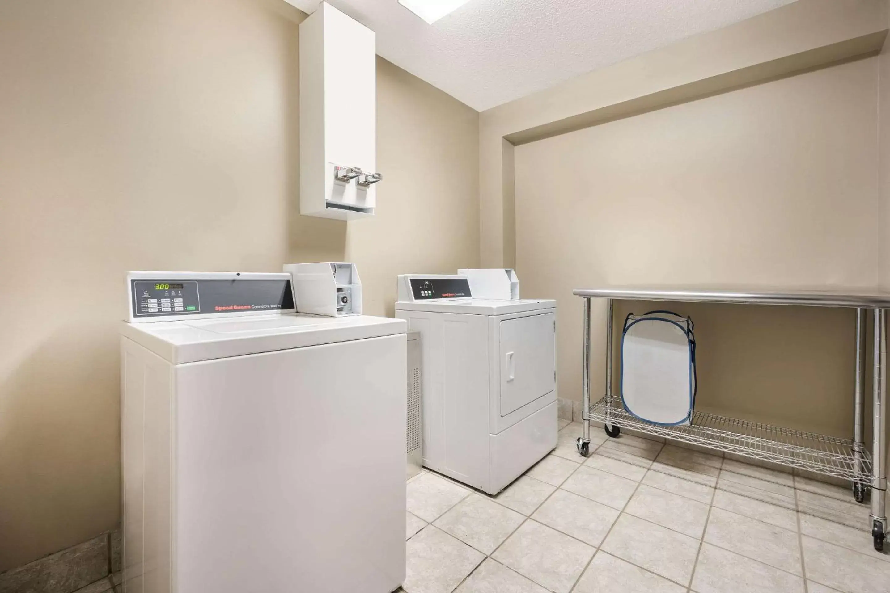 washing machine, Kitchen/Kitchenette in Sleep Inn Athens I-65