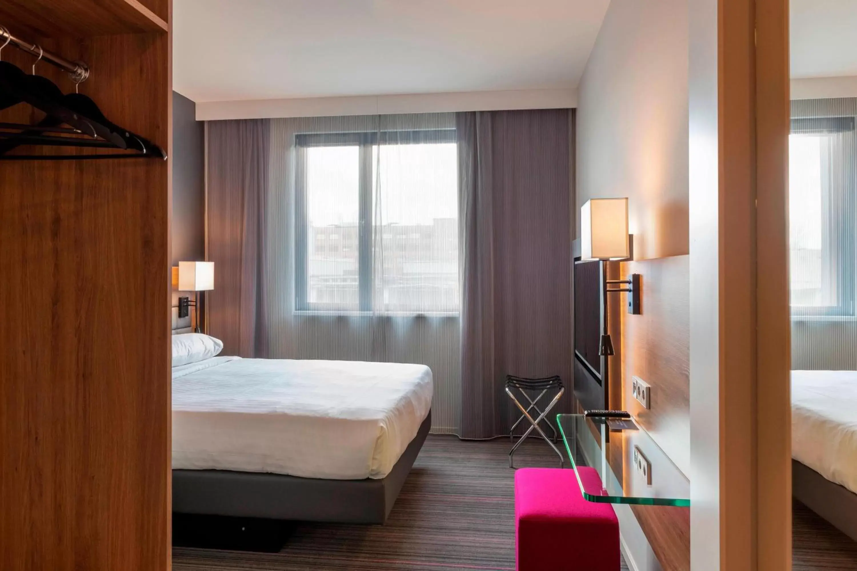 Bedroom, Bed in Moxy Milan Linate Airport